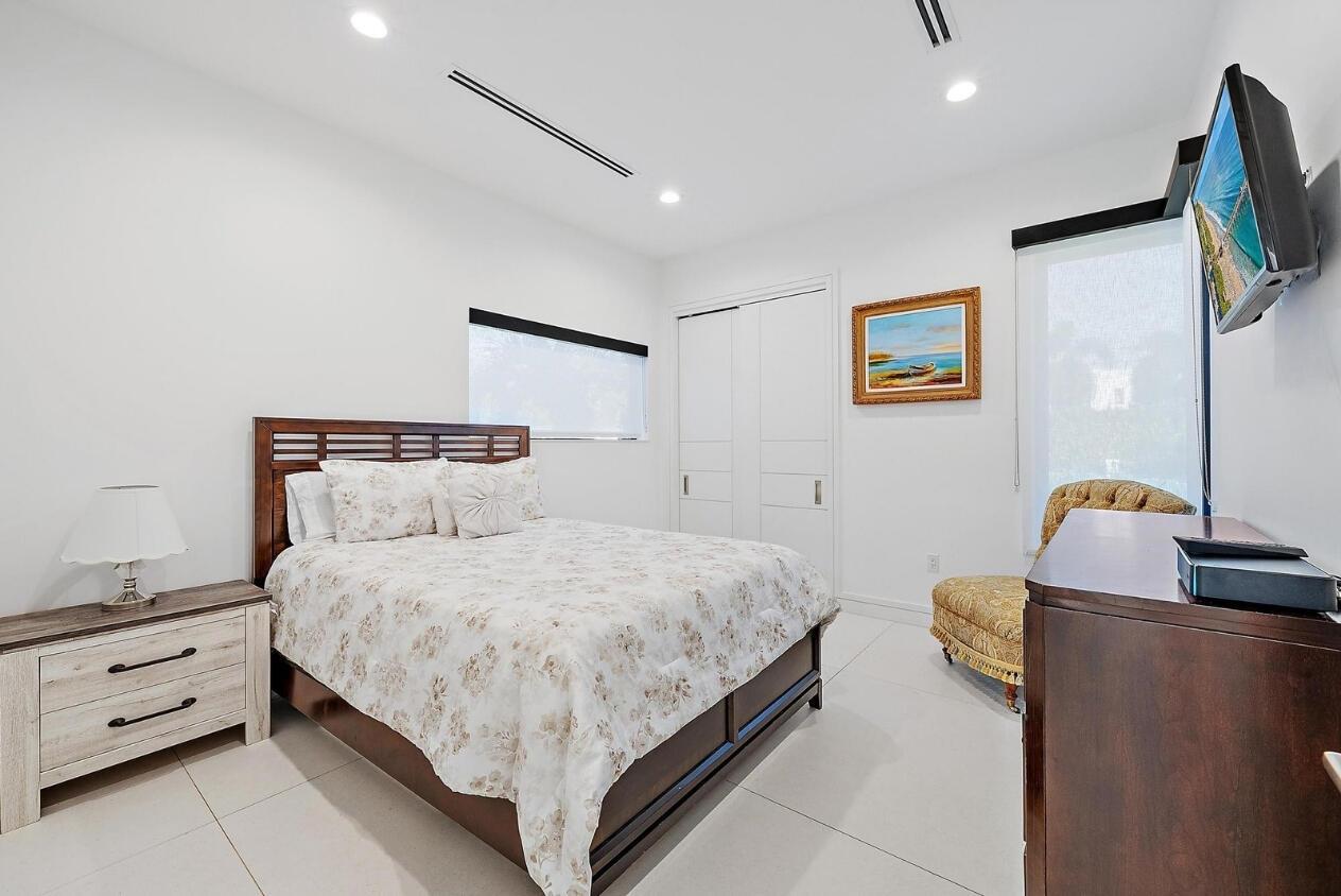 NORTH LAKE WORTH - Residential