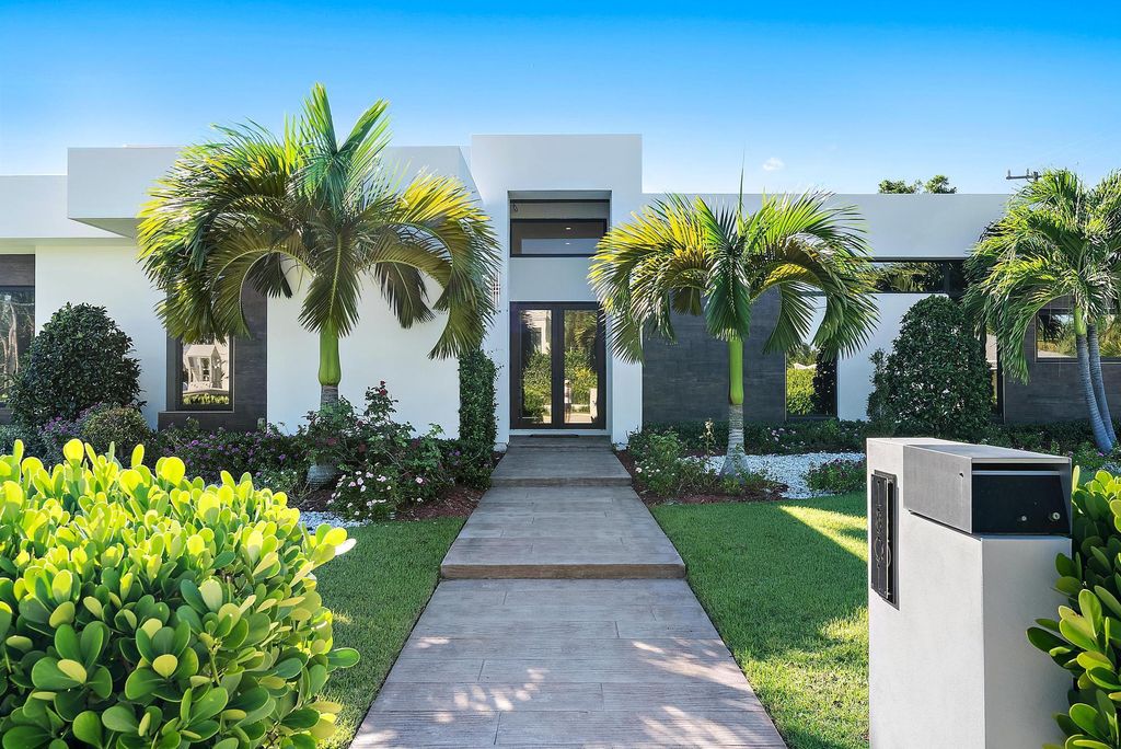 Photo of 1801 N Lakeside Drive, Lake Worth Beach, FL 33460 (MLS # R11132414)