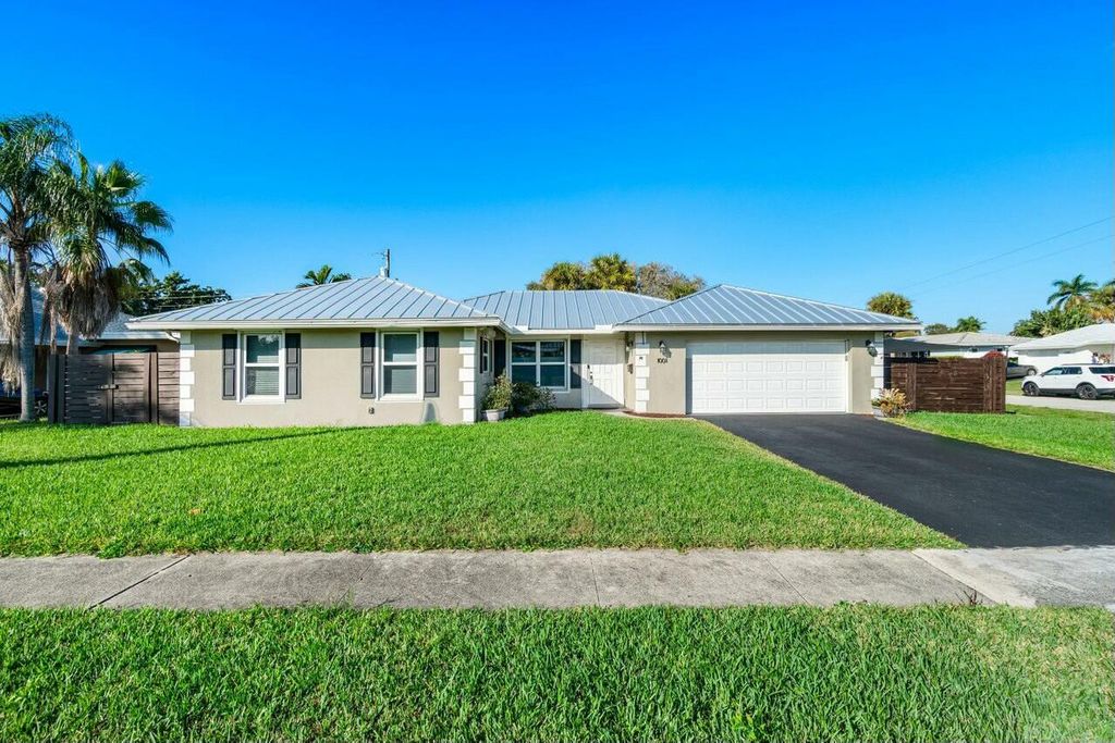 Photo of 1001 SW 12th Road, Boca Raton, FL 33486 (MLS # R11051139)