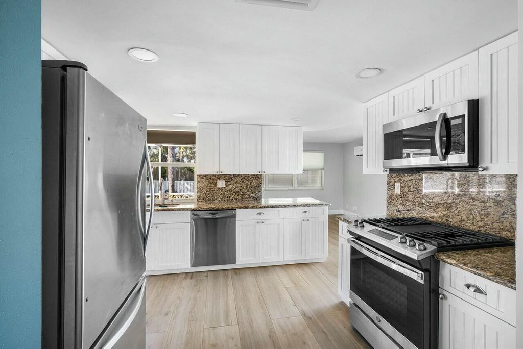 Photo of 1001 SW 12th Road, Boca Raton, FL 33486 (MLS # R11051139)