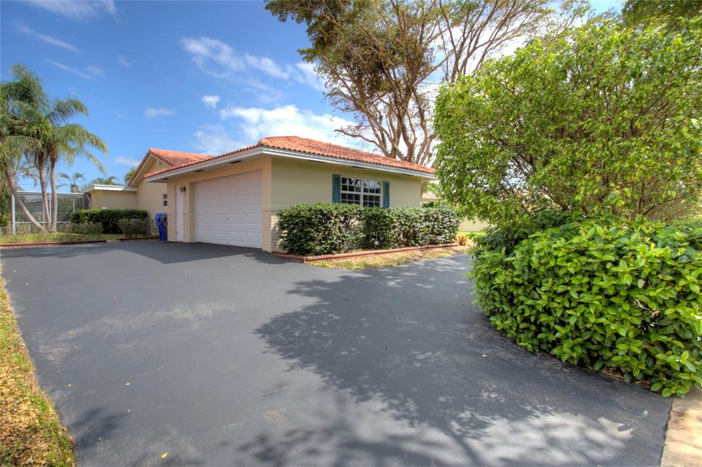 Hollywood Golf Estates Se - Residential
