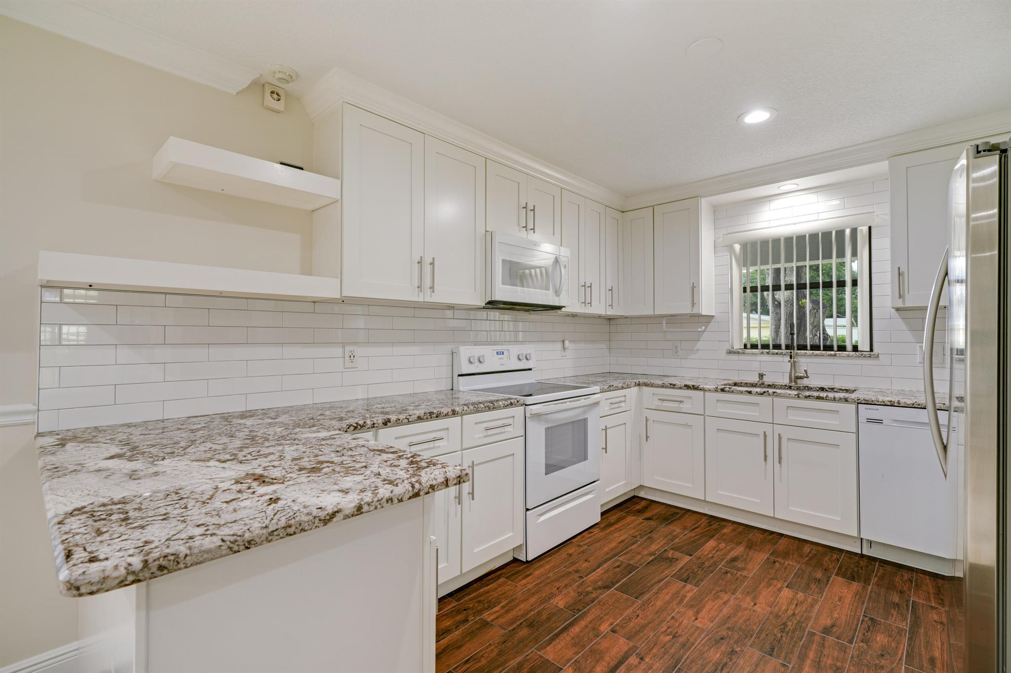 MARAVILLA ESTATES - Residential