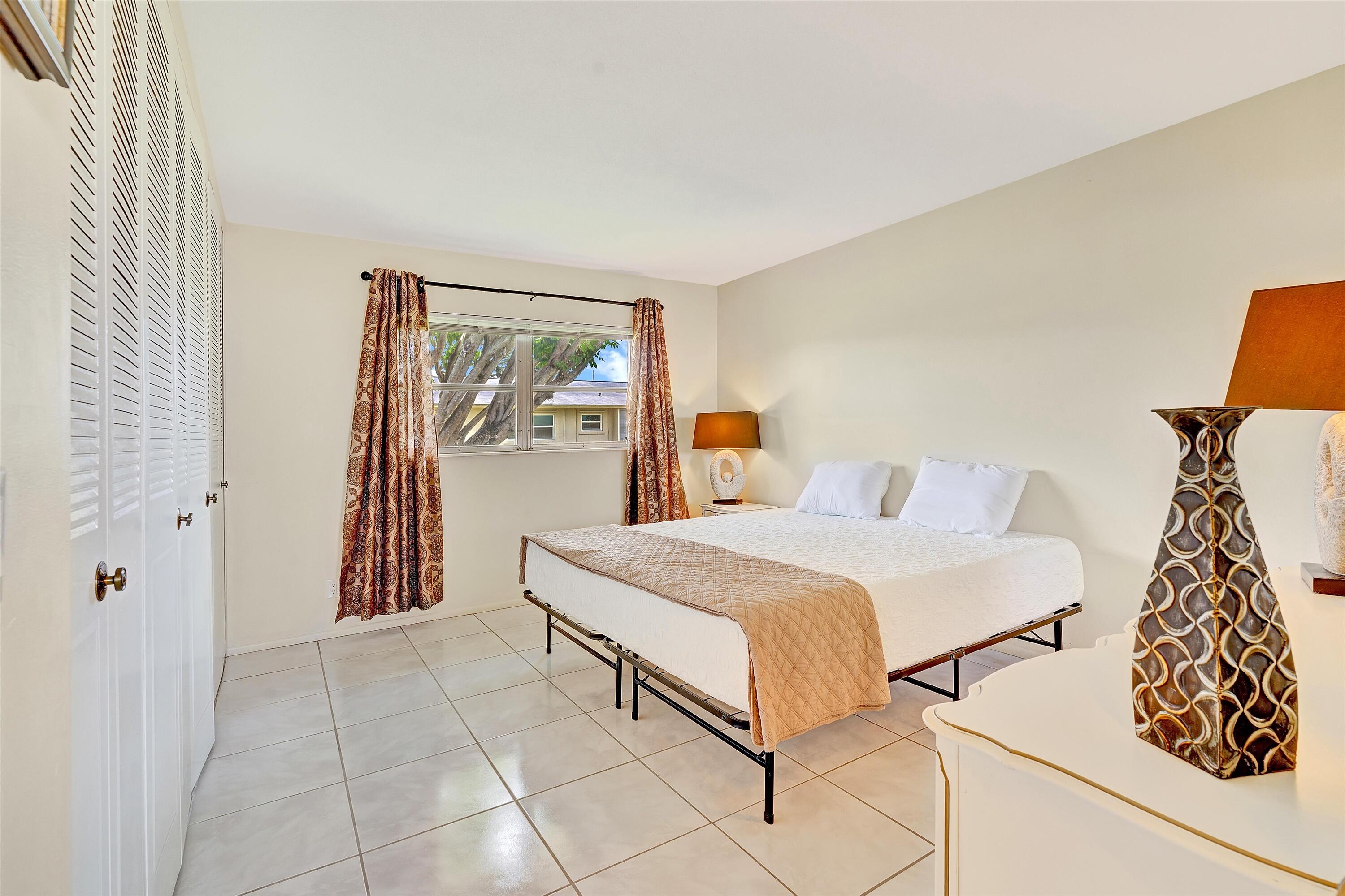 CRESTHAVEN VILLAS NO 12 COND DECL IN - Residential