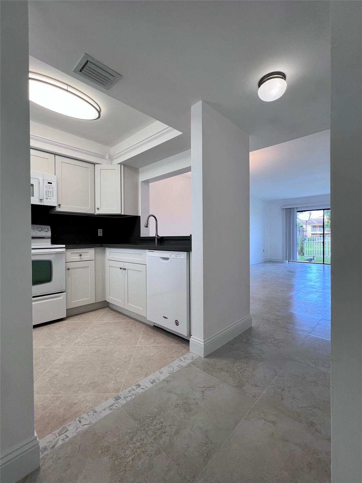 VILLAS AT LAKEVIEW CONDO - Residential Lease