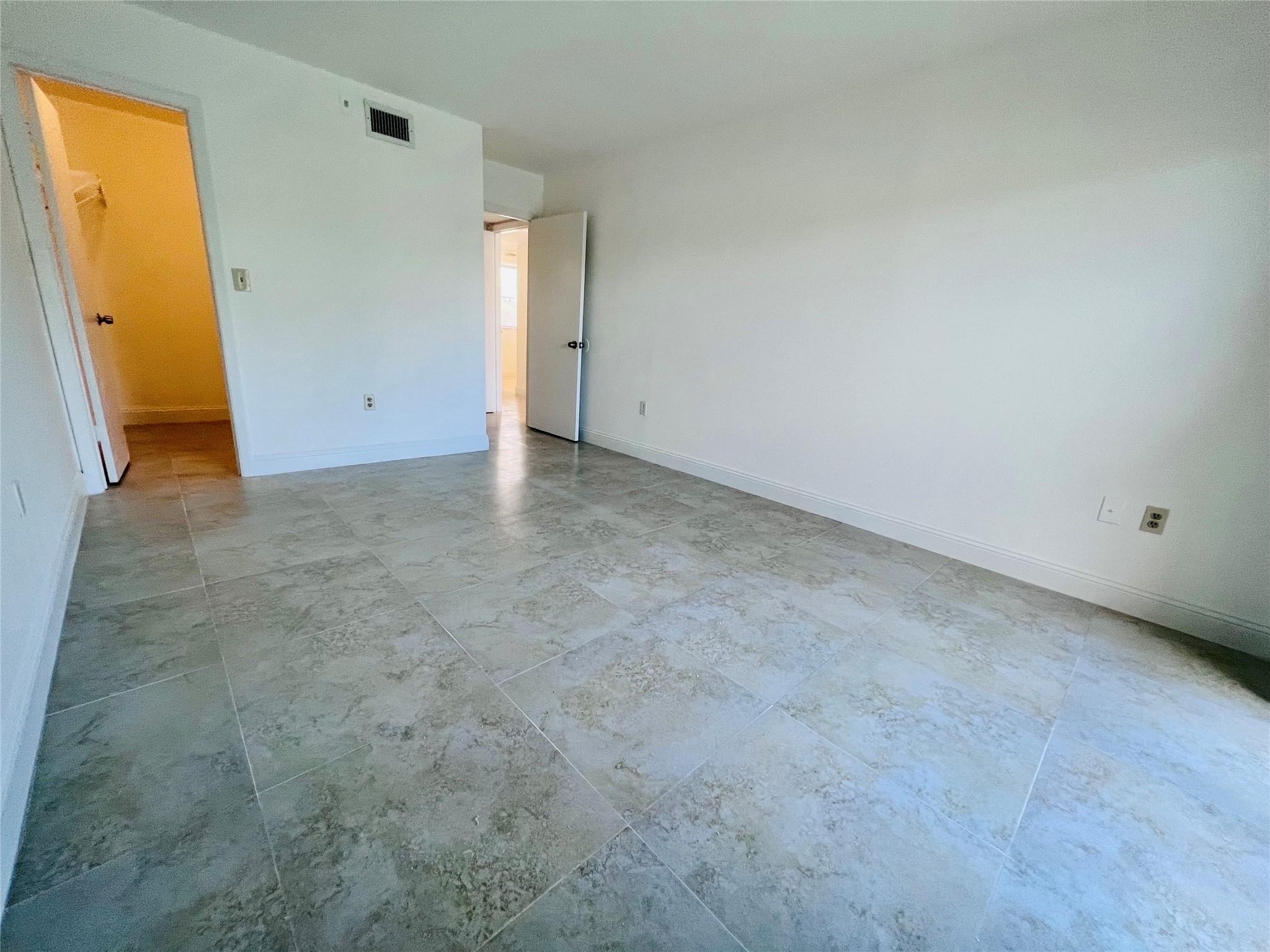 VILLAS AT LAKEVIEW CONDO - Residential Lease