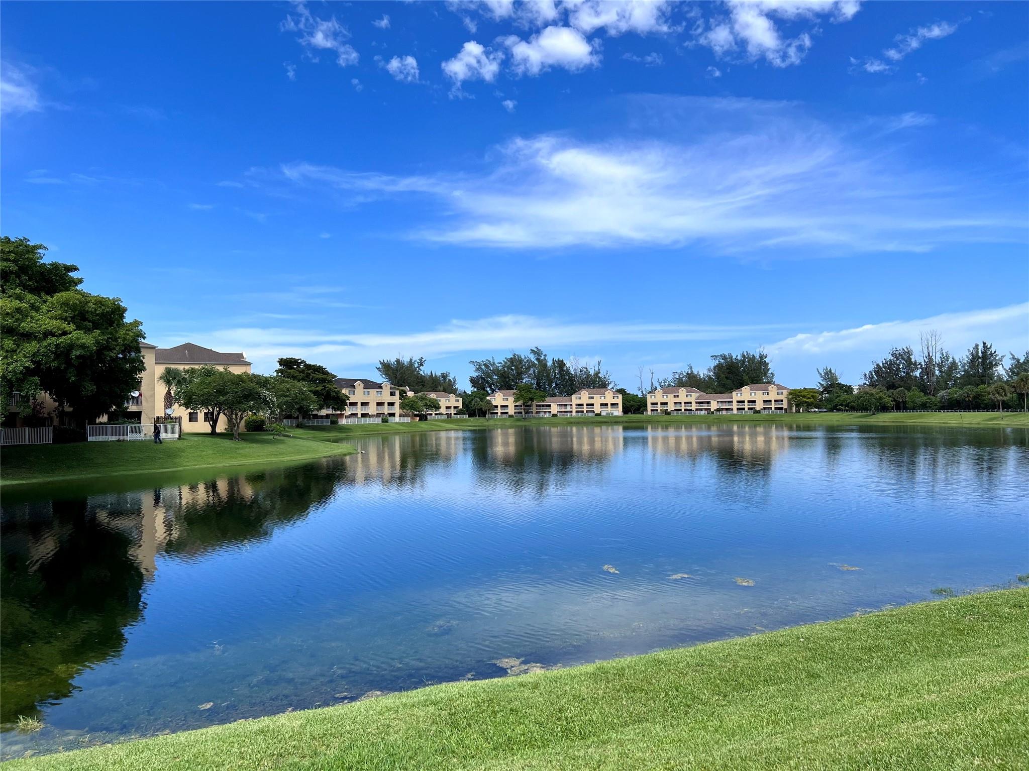 VILLAS AT LAKEVIEW CONDO - Residential Lease