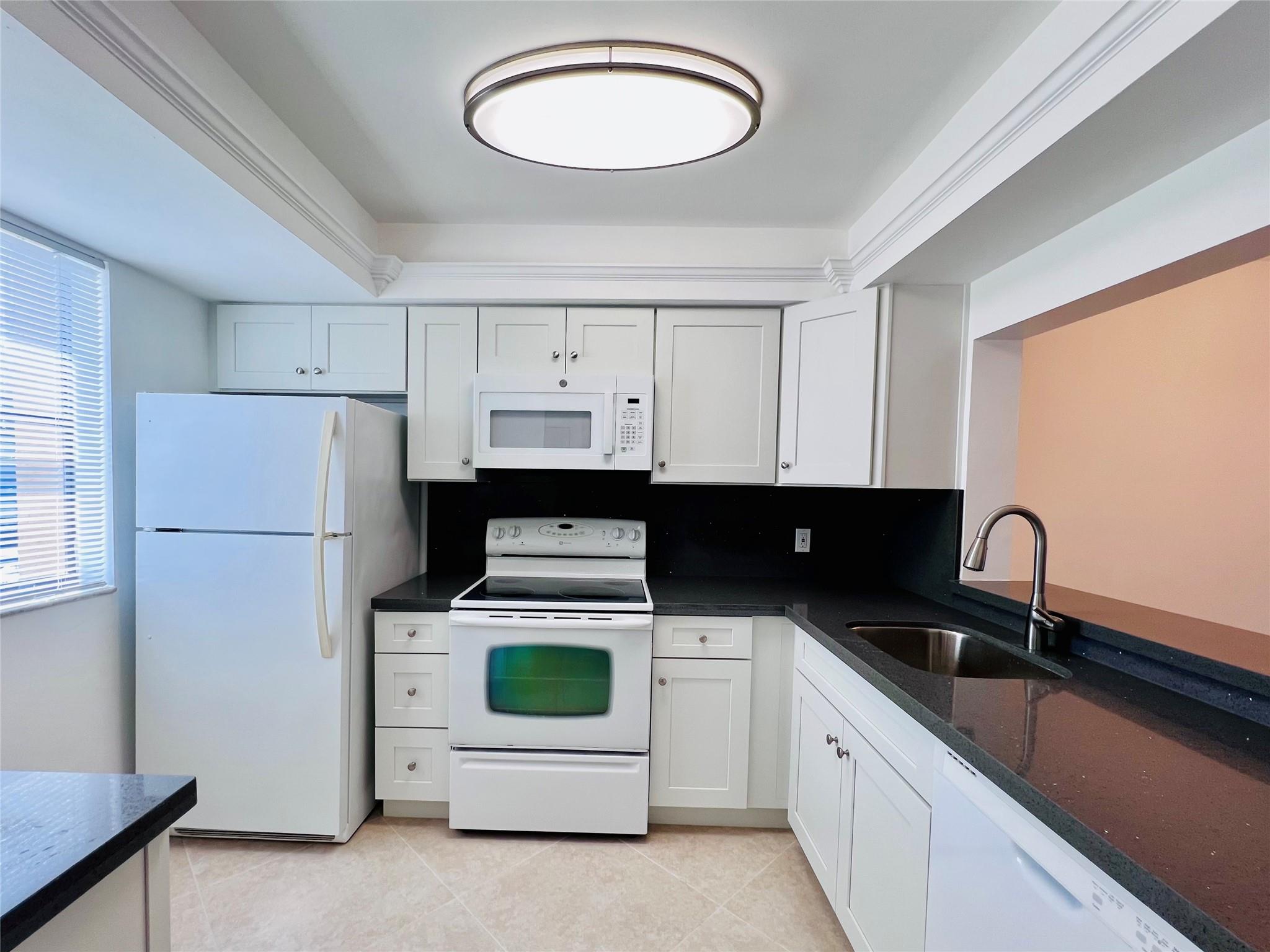 VILLAS AT LAKEVIEW CONDO - Residential Lease