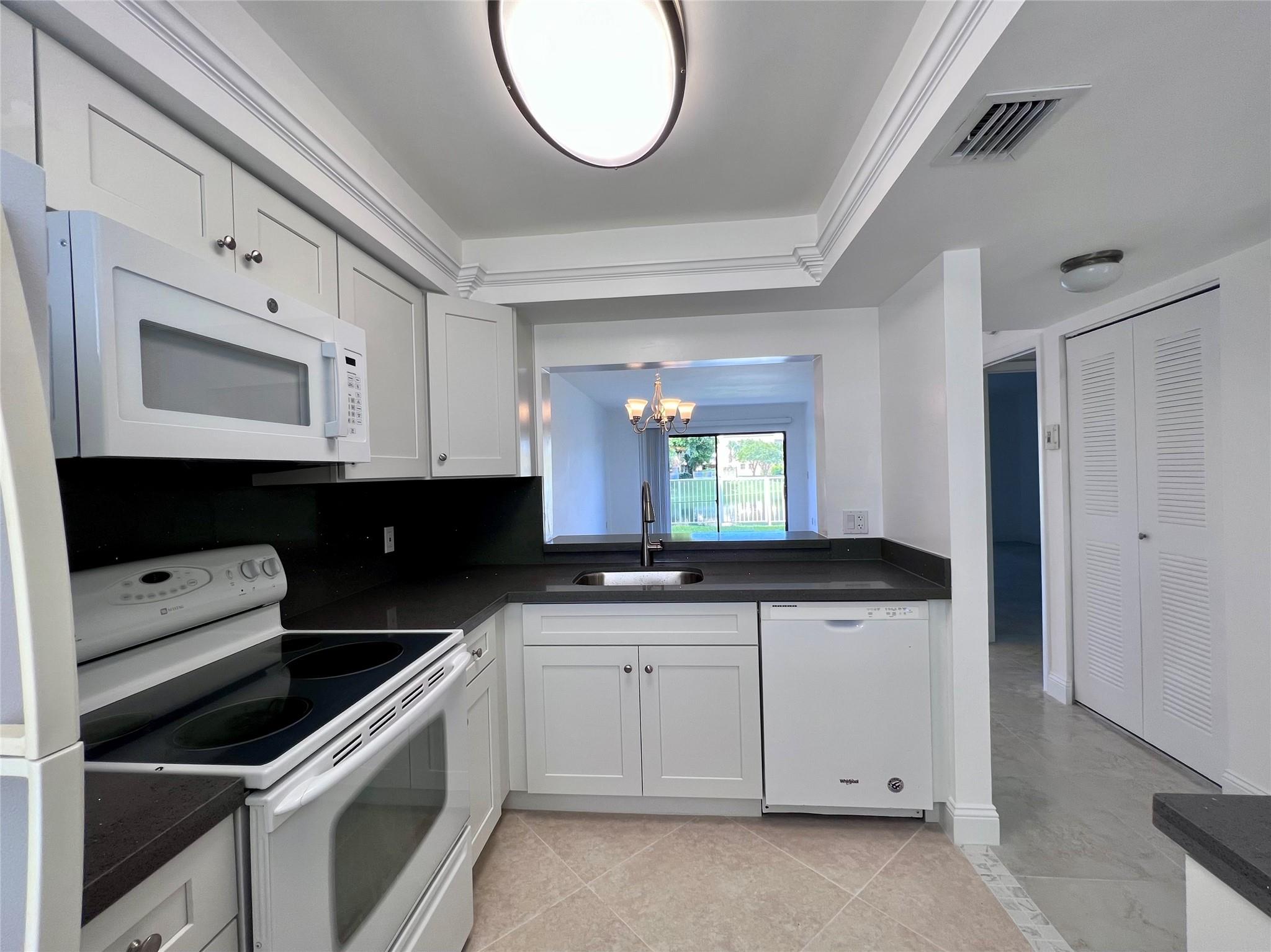 VILLAS AT LAKEVIEW CONDO - Residential Lease