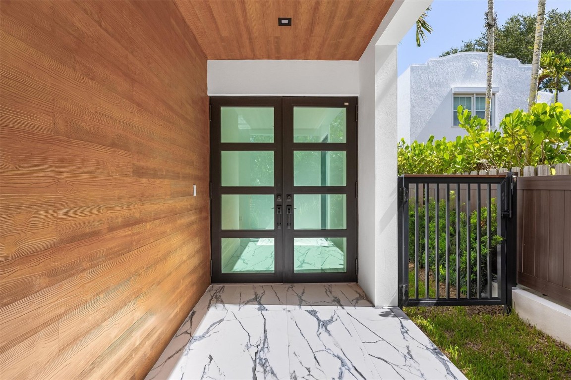 1621 E Broward Boulevard