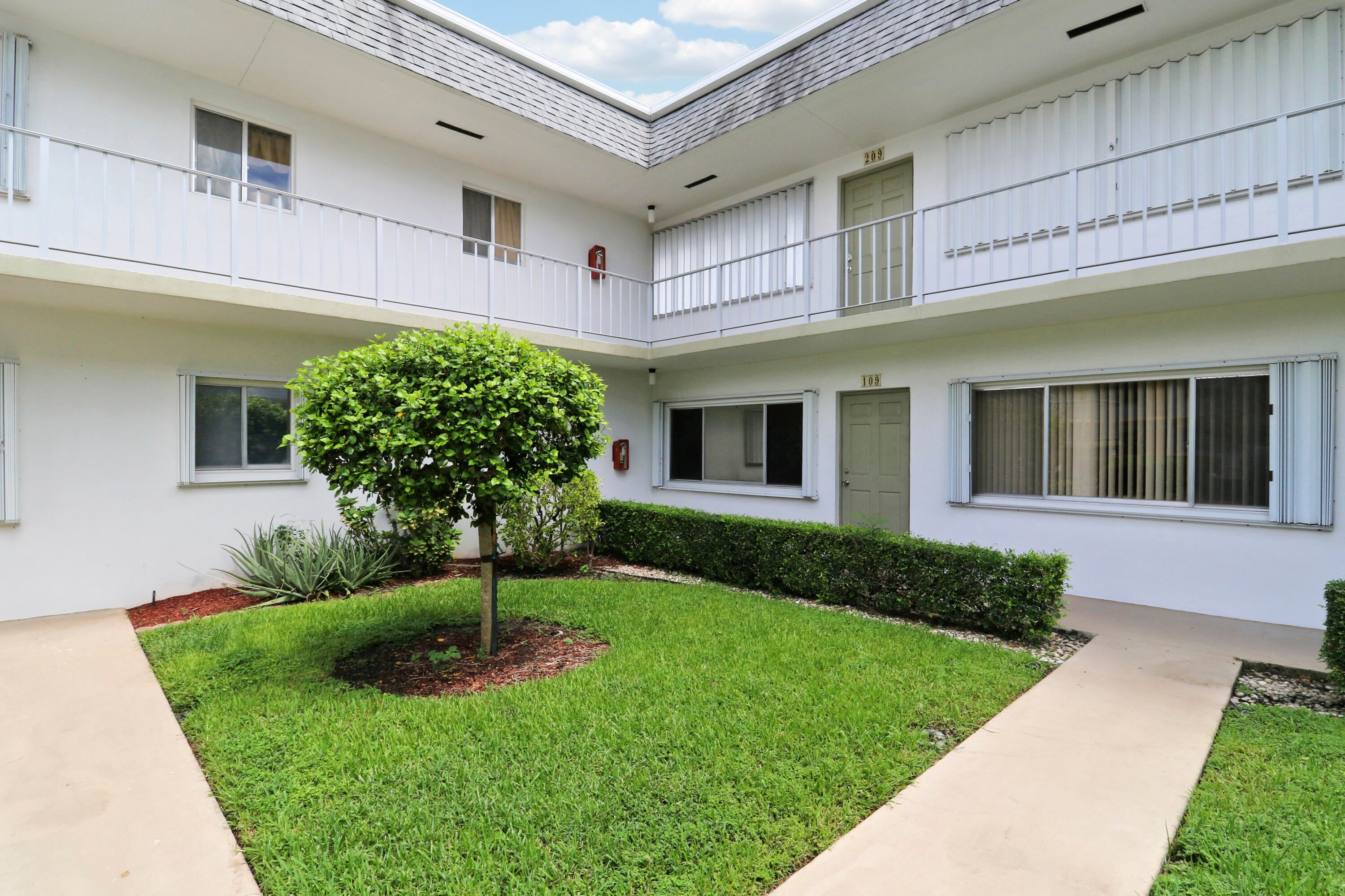 3040 LAKE OSBORNE Drive 109