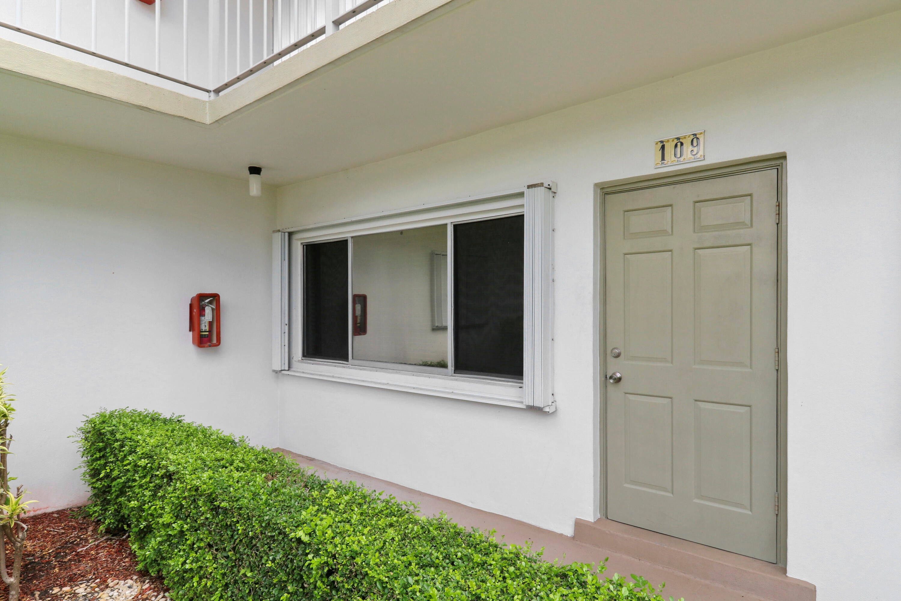 3040 LAKE OSBORNE Drive 109