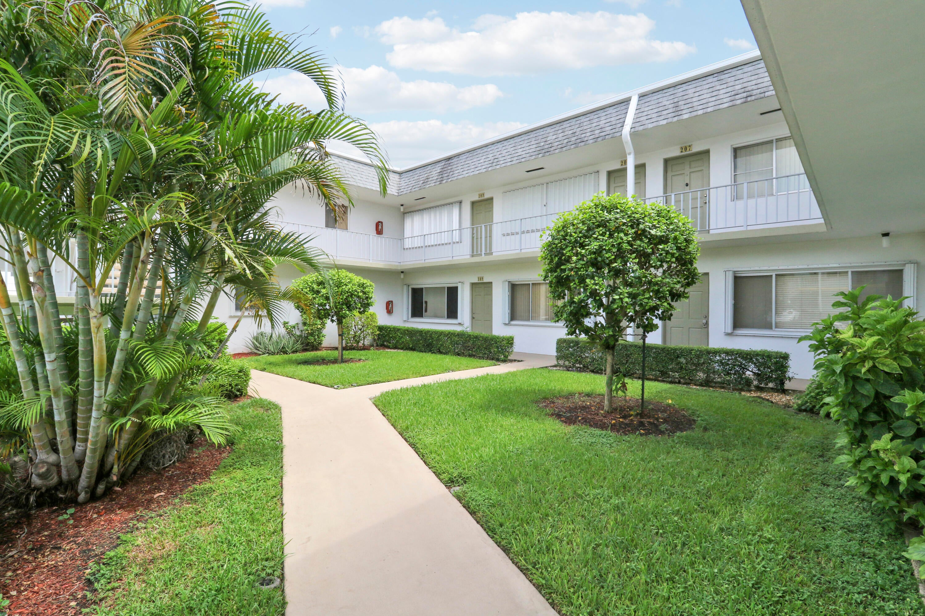 3040 LAKE OSBORNE Drive 109