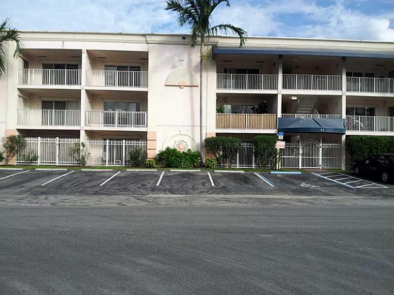 GREAT FURNISHED EFFICIENCY, RENOVATED TILE THROUGHOUT, WALK TO THE BEACH AND EVEREST UNIVERSITY, QUICK APPROVAL, SMALL DOGS OK