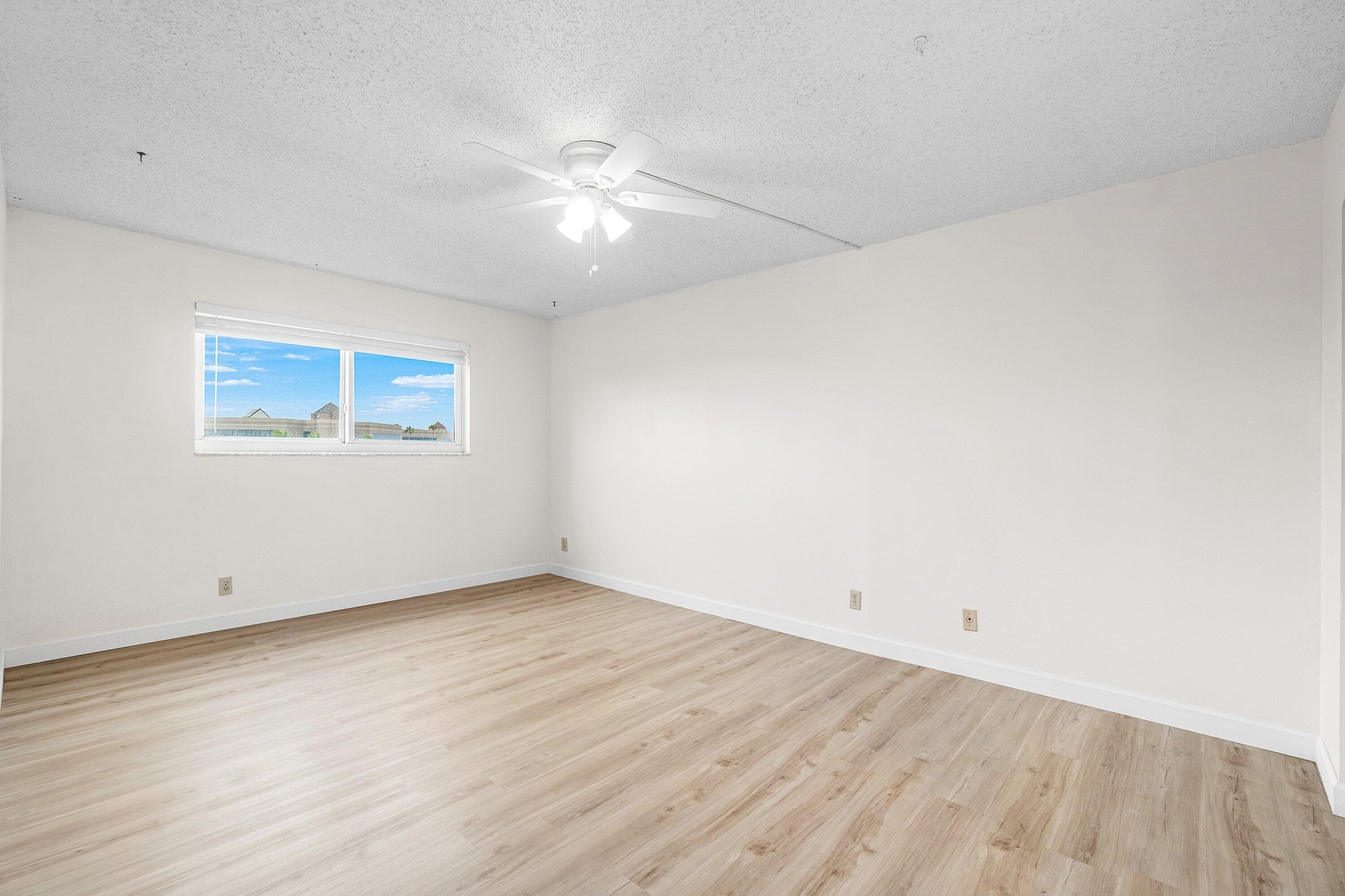 LAKESIDE VILLAGE CONDO 10 - Residential