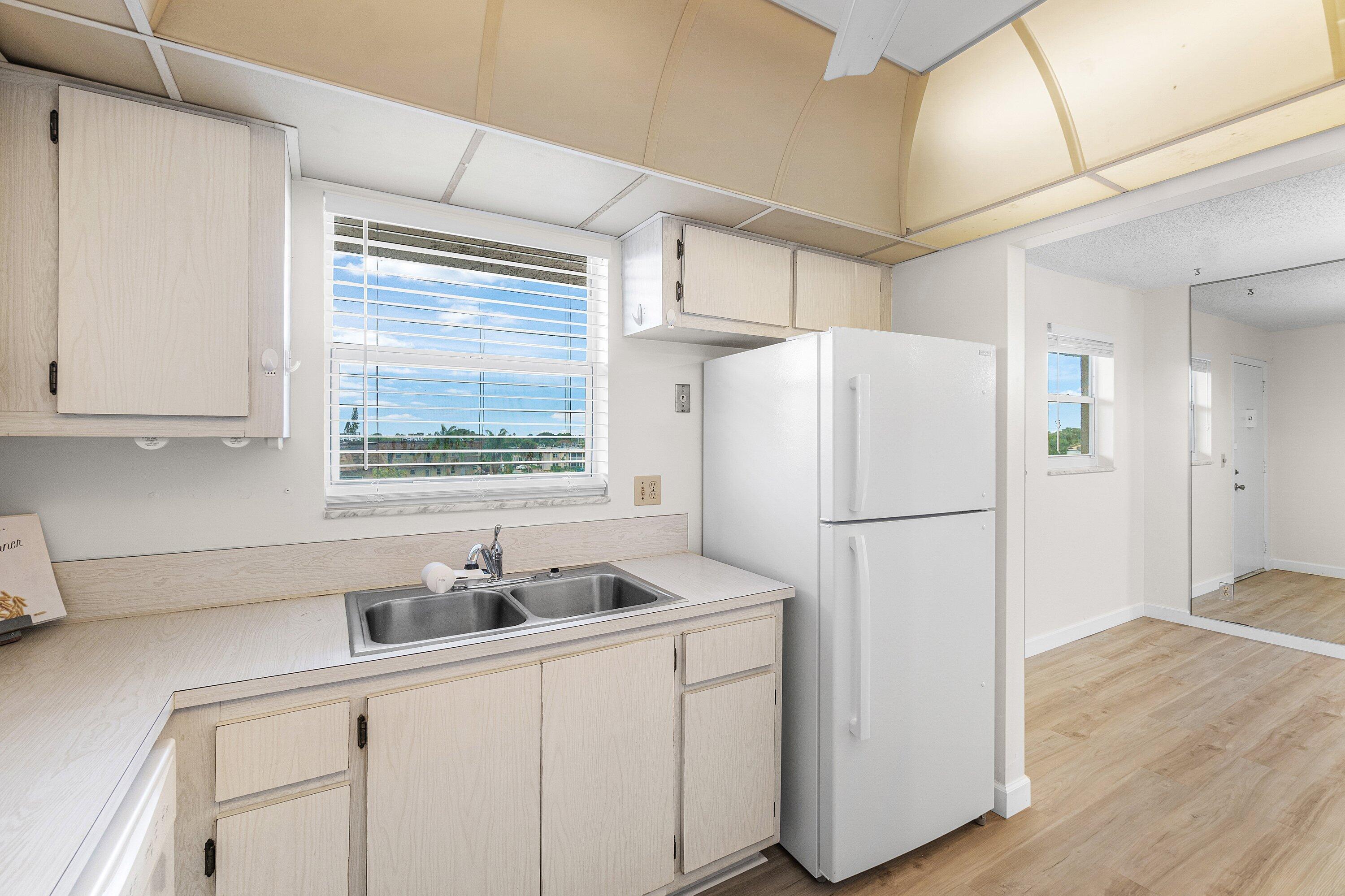 LAKESIDE VILLAGE CONDO 10 - Residential