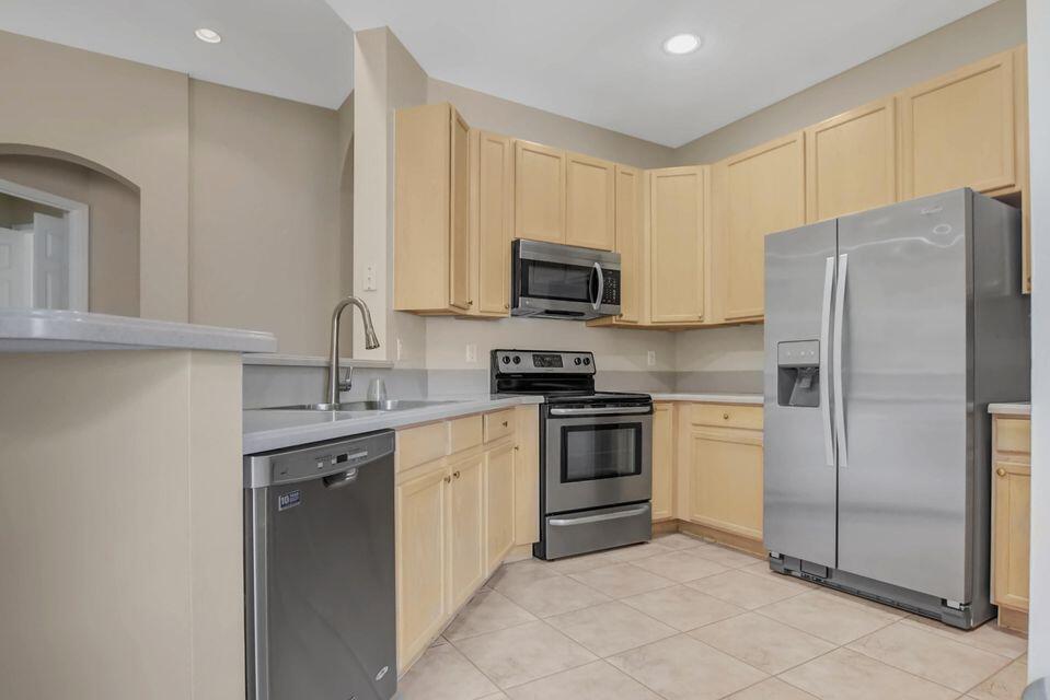 ABERDEEN 26 - Residential Lease