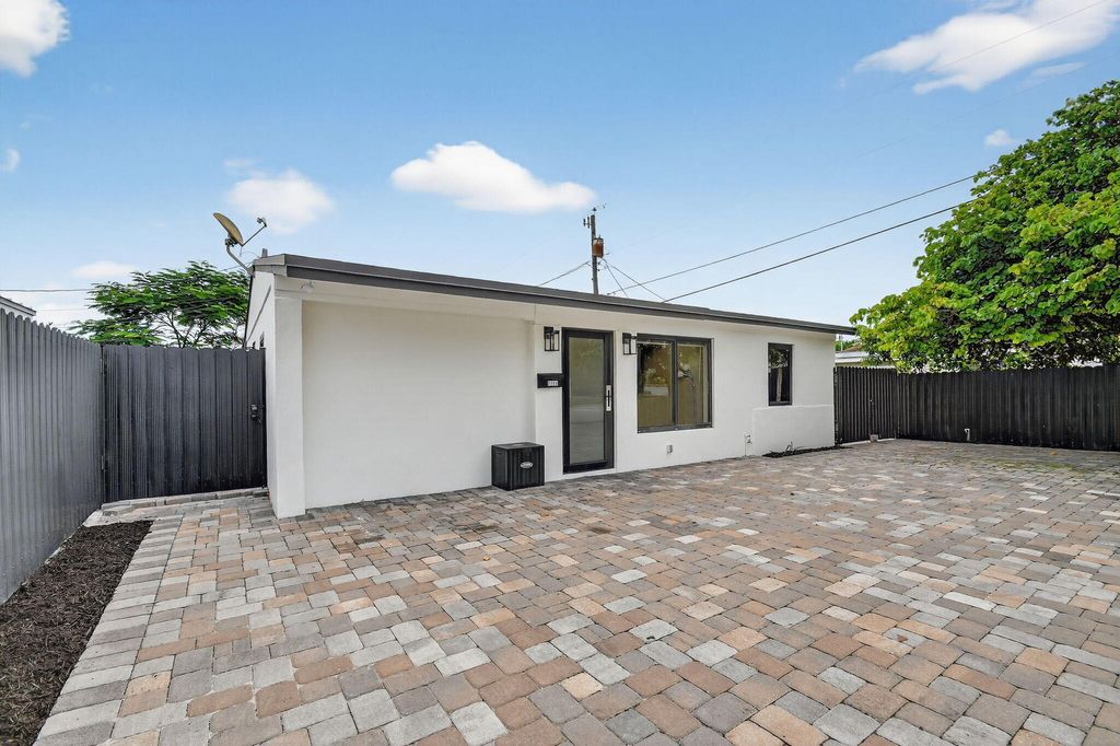 Photo of 5008 Parker Avenue, West Palm Beach, FL 33405 (MLS # R11131429)