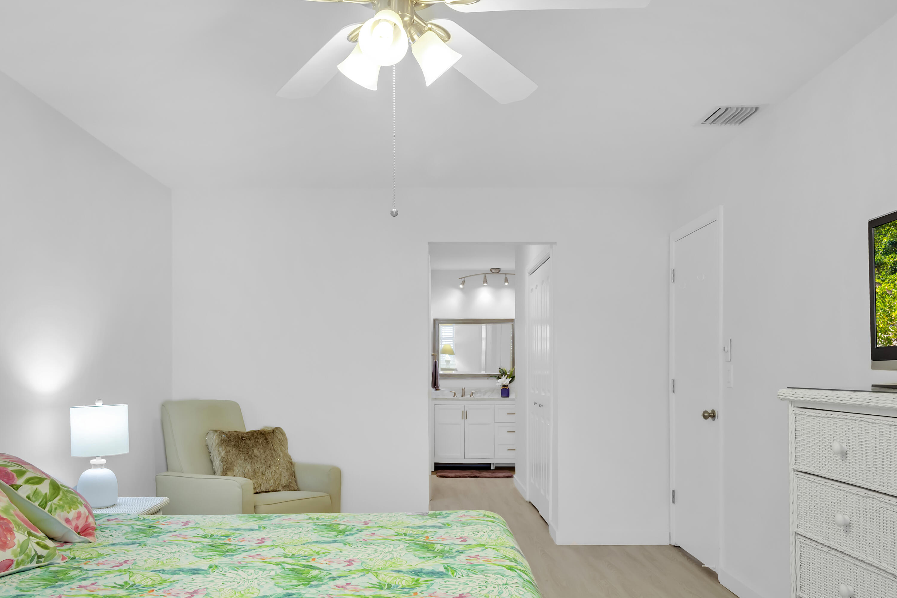 LIMETREE CONDO - Residential