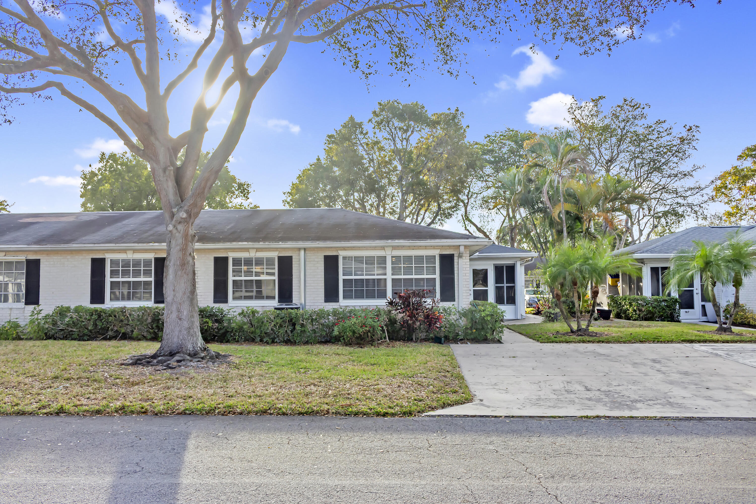 LIMETREE CONDO - Residential