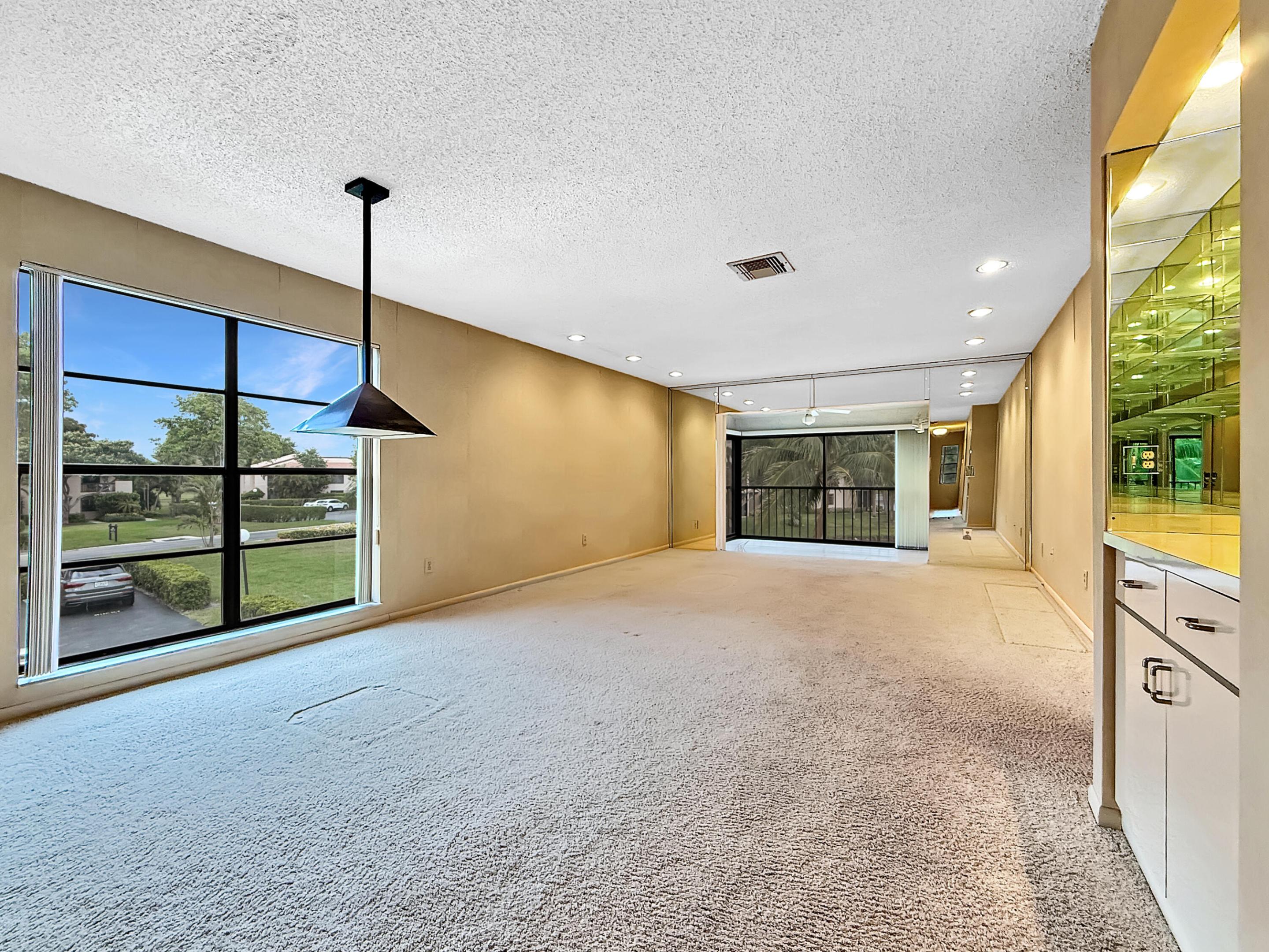 9285 Vista Del Lago 36b