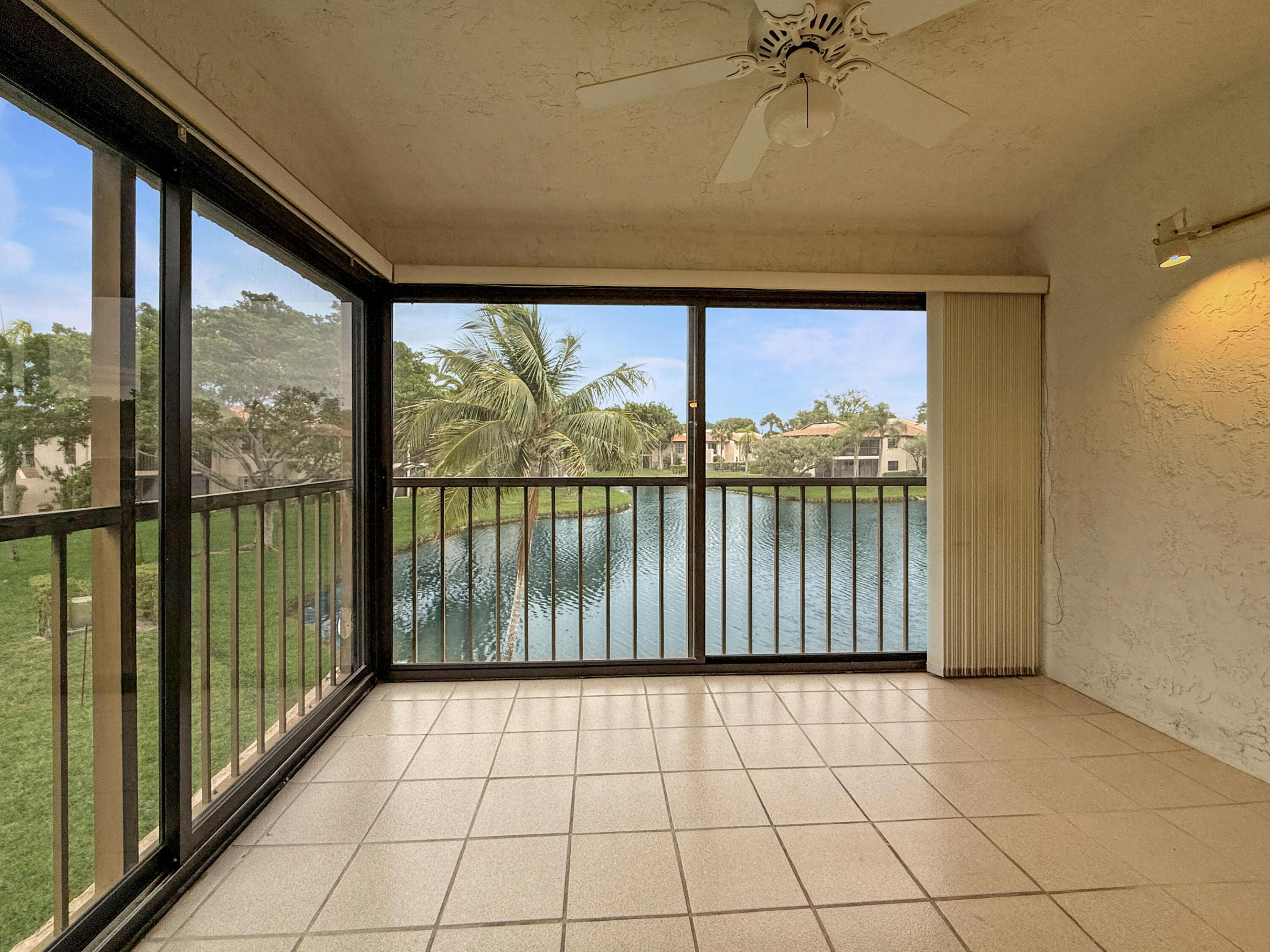 9285 Vista Del Lago 36b