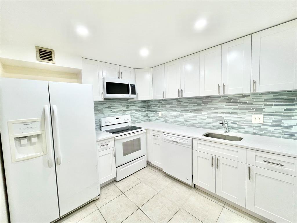 SPANISH OAKS CONDO - Residential Lease