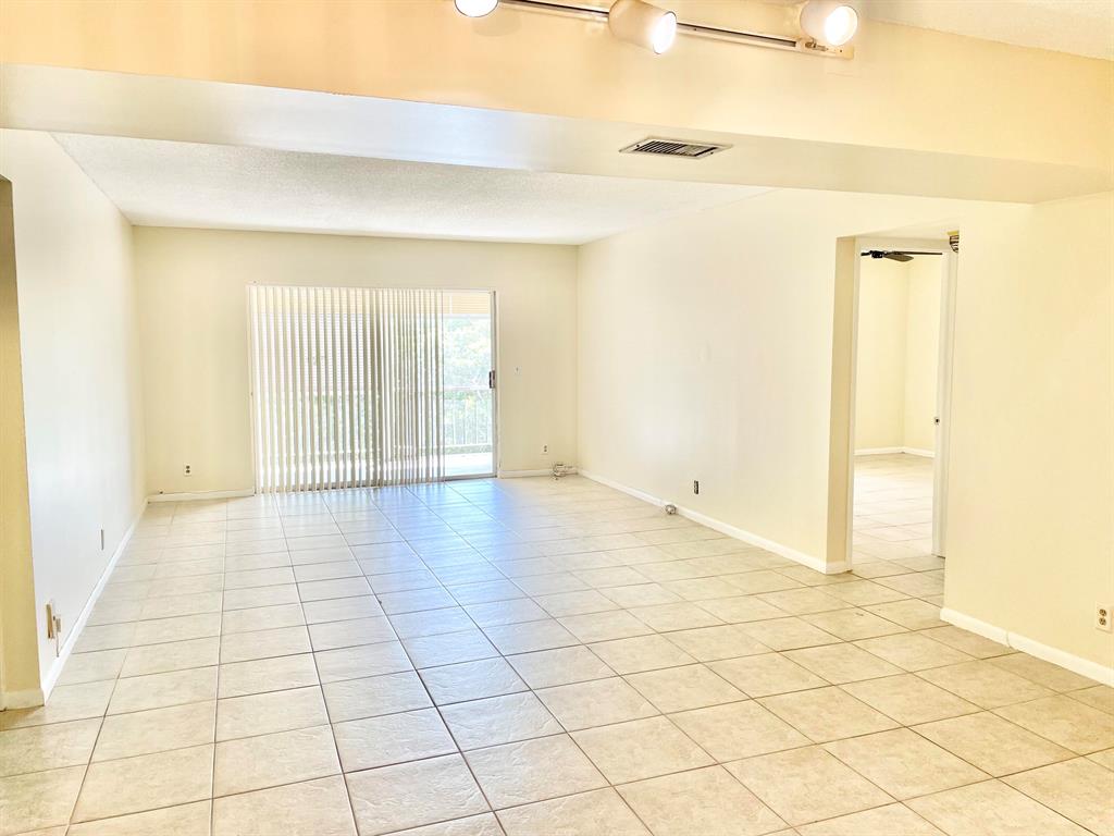 SPANISH OAKS CONDO - Residential Lease