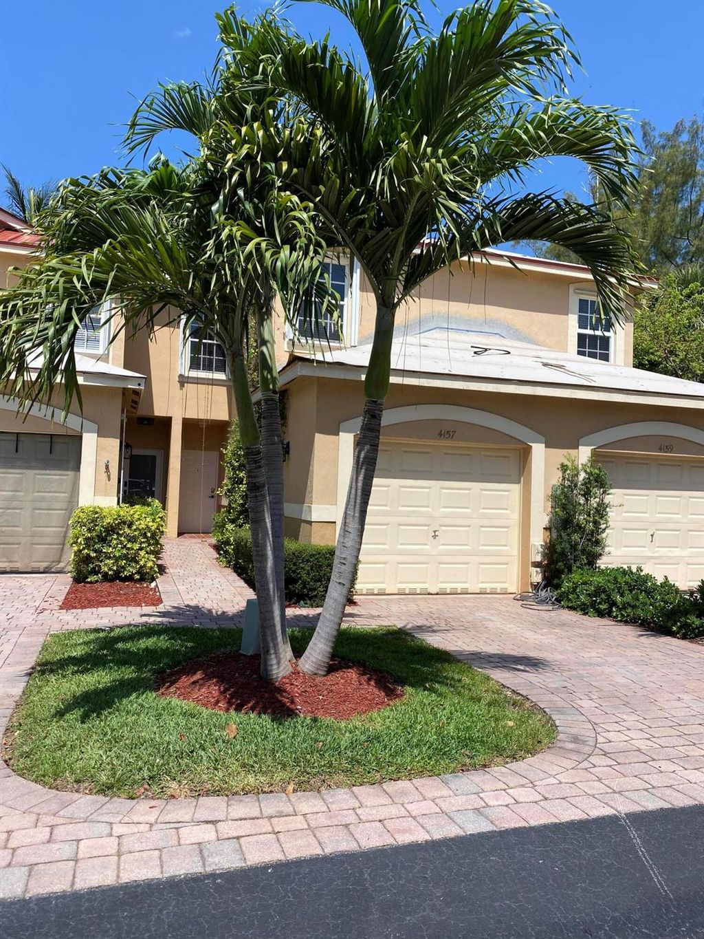 Photo of 4157 Crystal Lake Drive, Deerfield Beach, FL 33064 (MLS # R11089638)