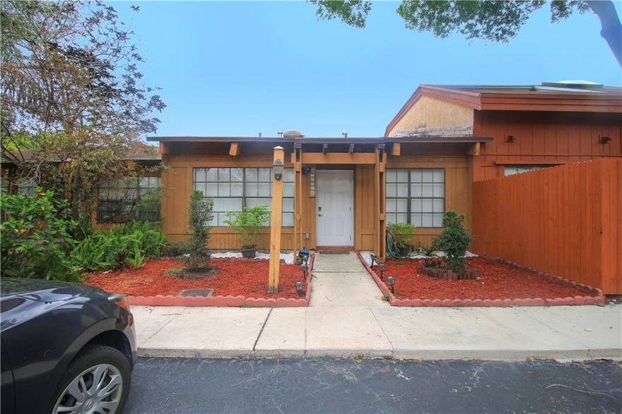 2/2 + a den villa located in maple run! Two master suites with huge walk-in closets, brand new kitchen and appliances, high vaulted ceilings with den located upstairs. Perfect for first time homeowner, quite neighborhood with 3 parking spots. Pet friendly, no rental restrictions, low quarterly hoa no approval process required.