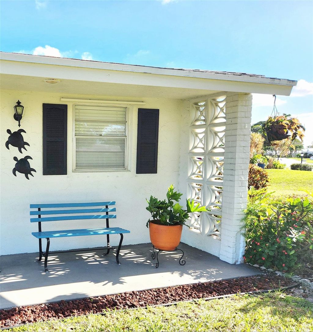 Photo of 2100 SW Lake Circle Drive #110, Boynton Beach, FL 33426 (MLS # F10549808)