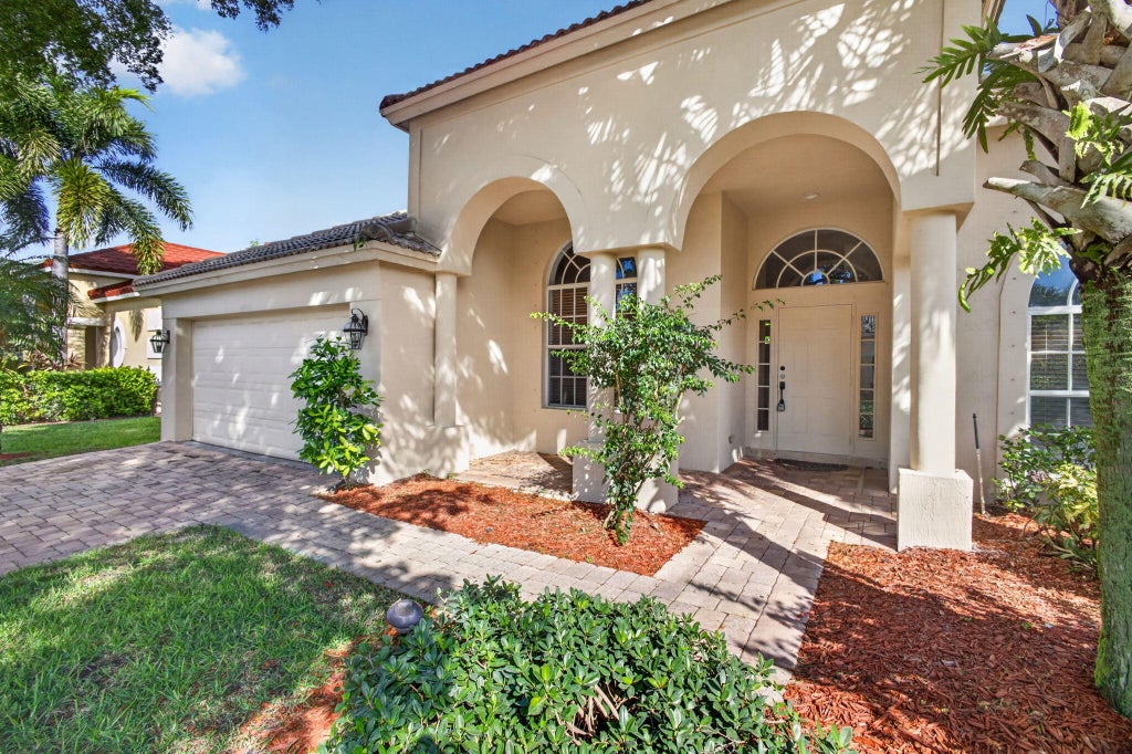 Photo of 4003 W Hamilton Key, West Palm Beach, FL 33411 (MLS # B26094610)
