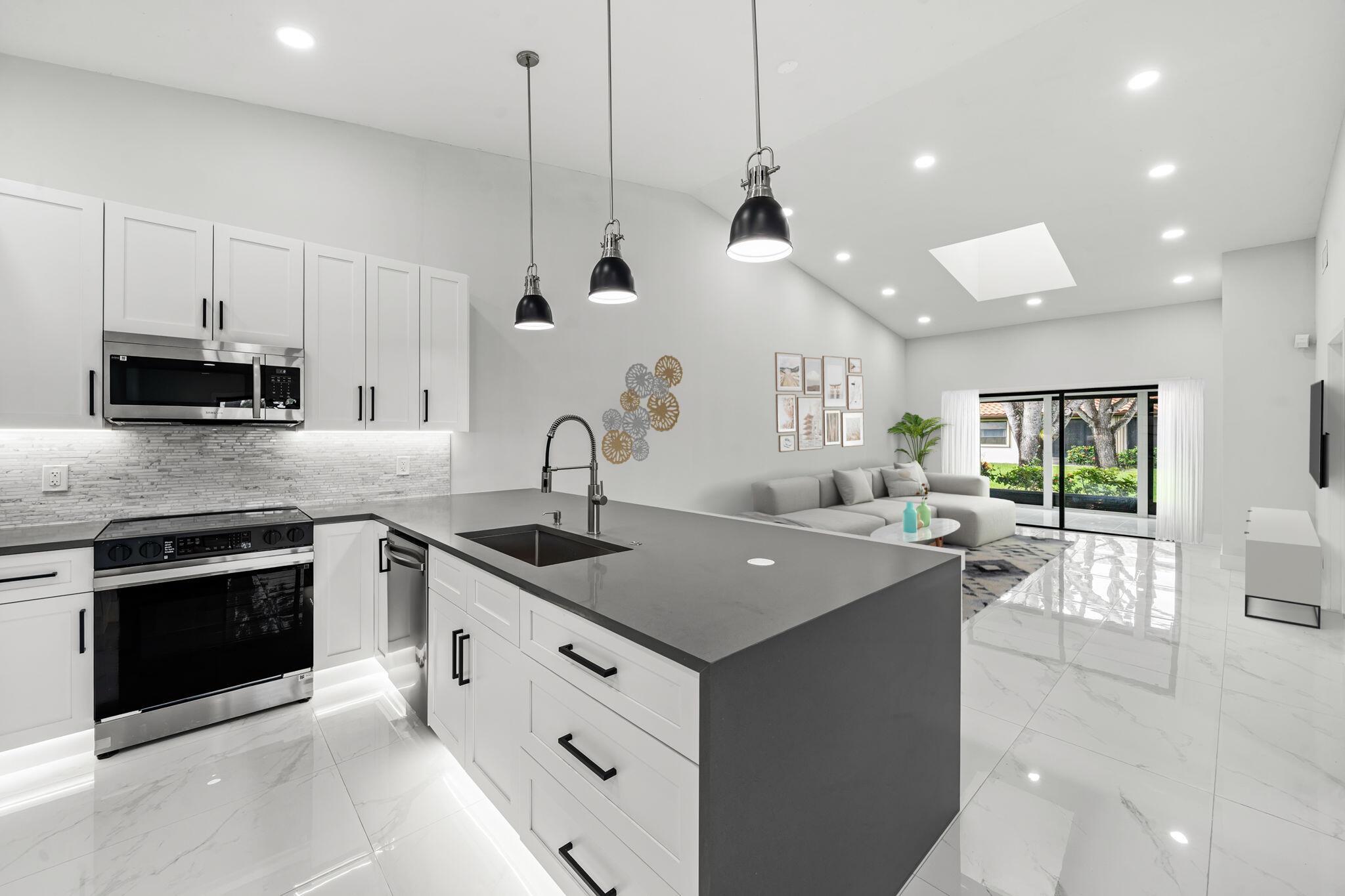 6078 Sunny Pointe Circle