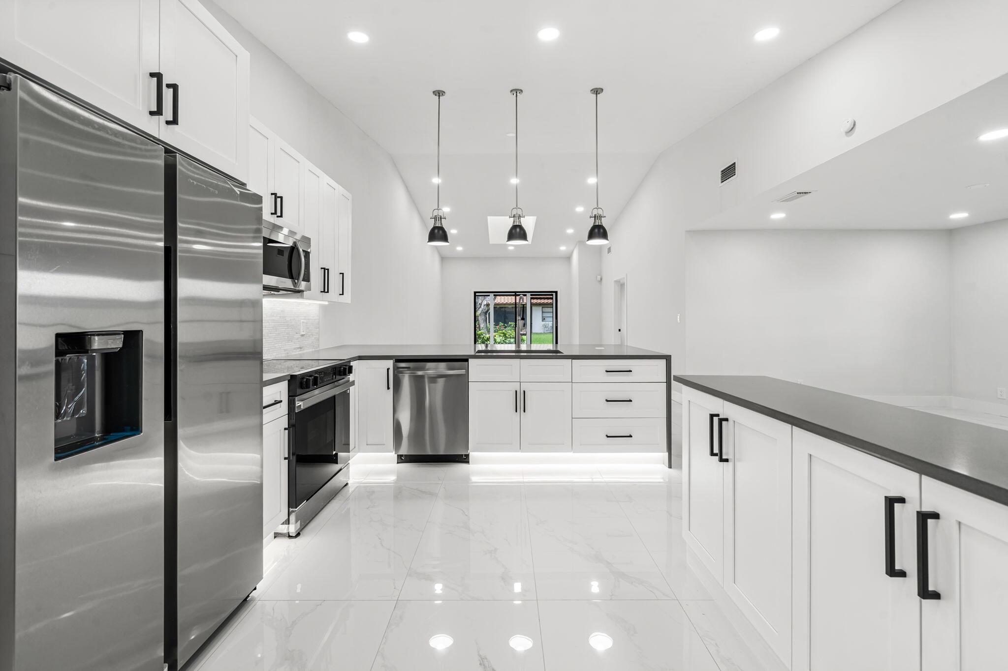 6078 Sunny Pointe Circle