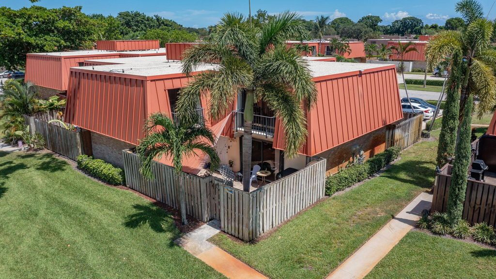 Photo of 3322 Meridian Way N #D, Palm Beach Gardens, FL 33410 (MLS # R10919969)