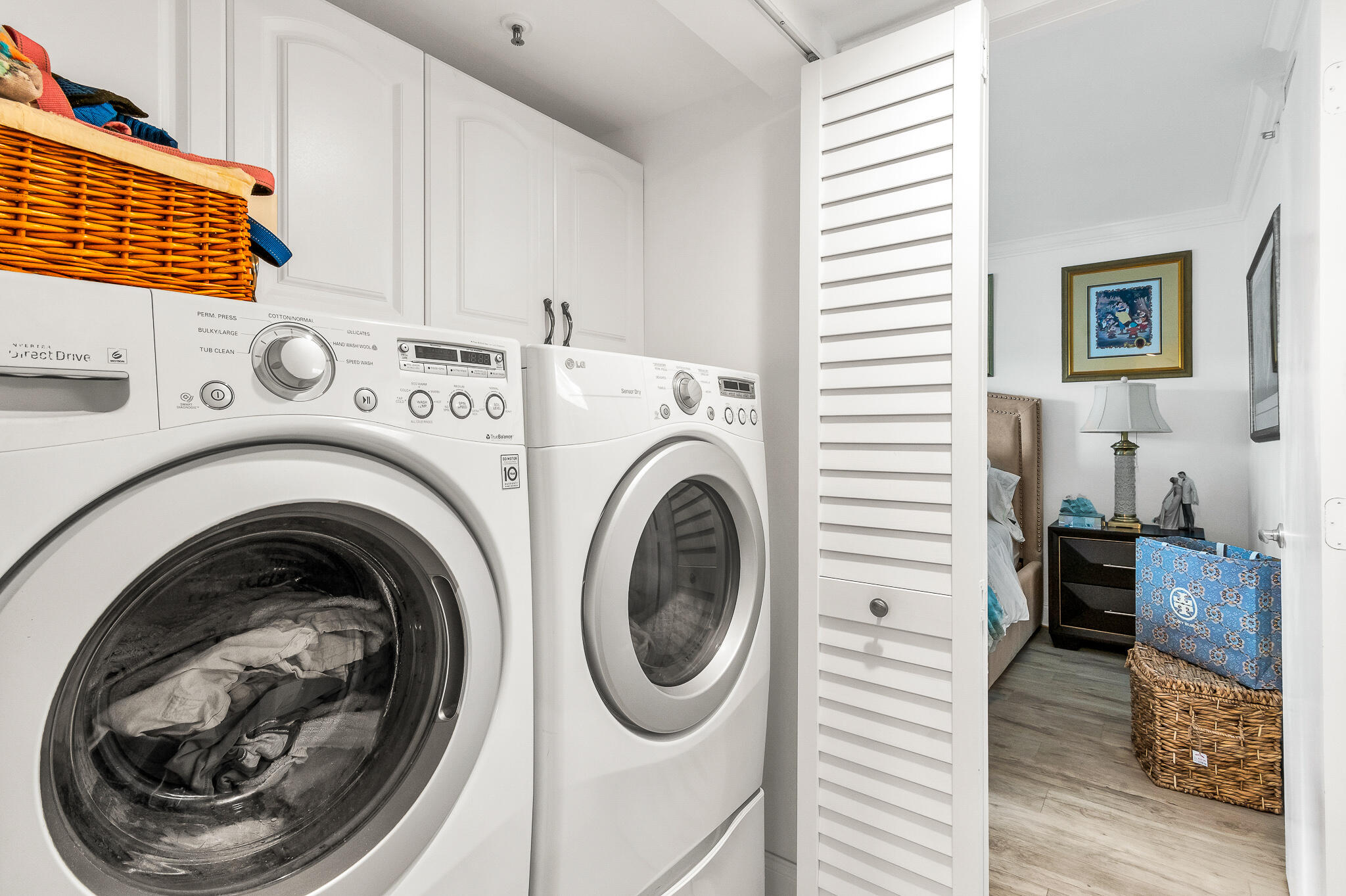 HUNTINGTON POINTE - Residential