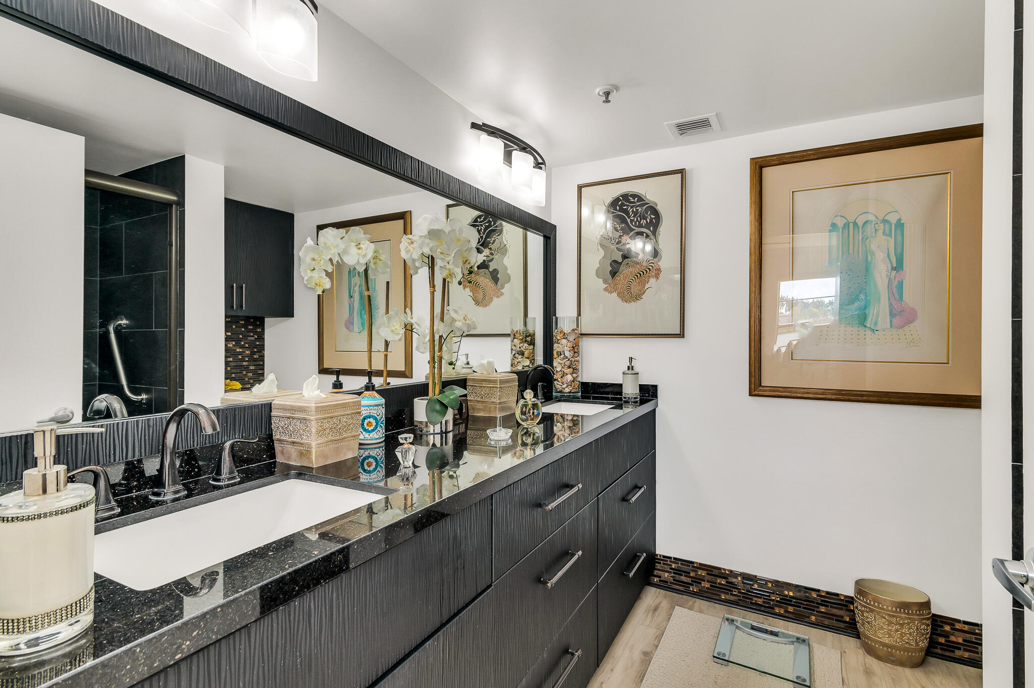 HUNTINGTON POINTE - Residential