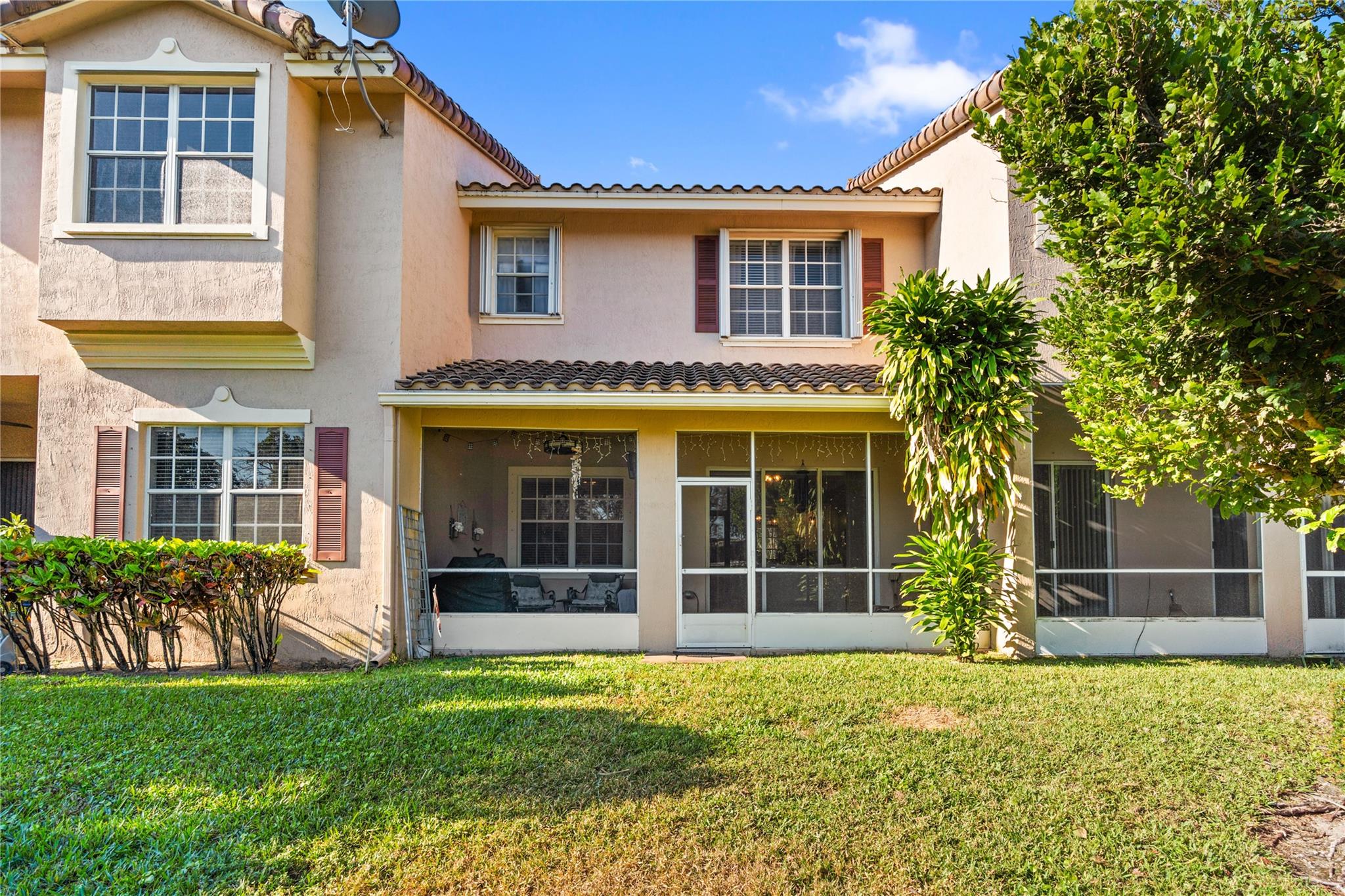 ROLLING HILLS GOLF & TENN - Residential