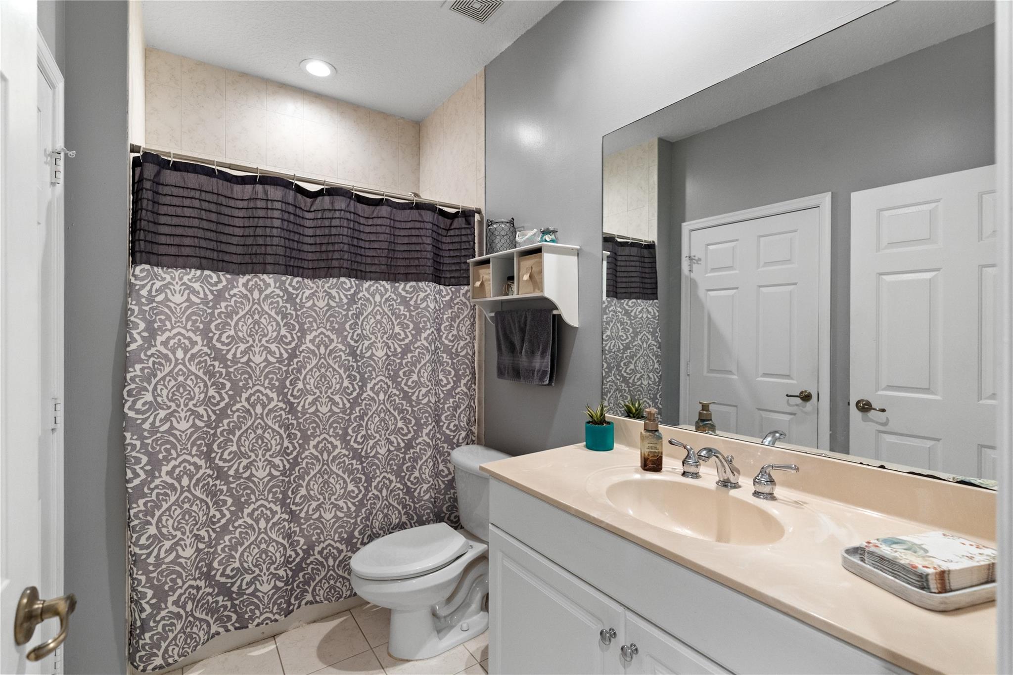 ROLLING HILLS GOLF & TENN - Residential