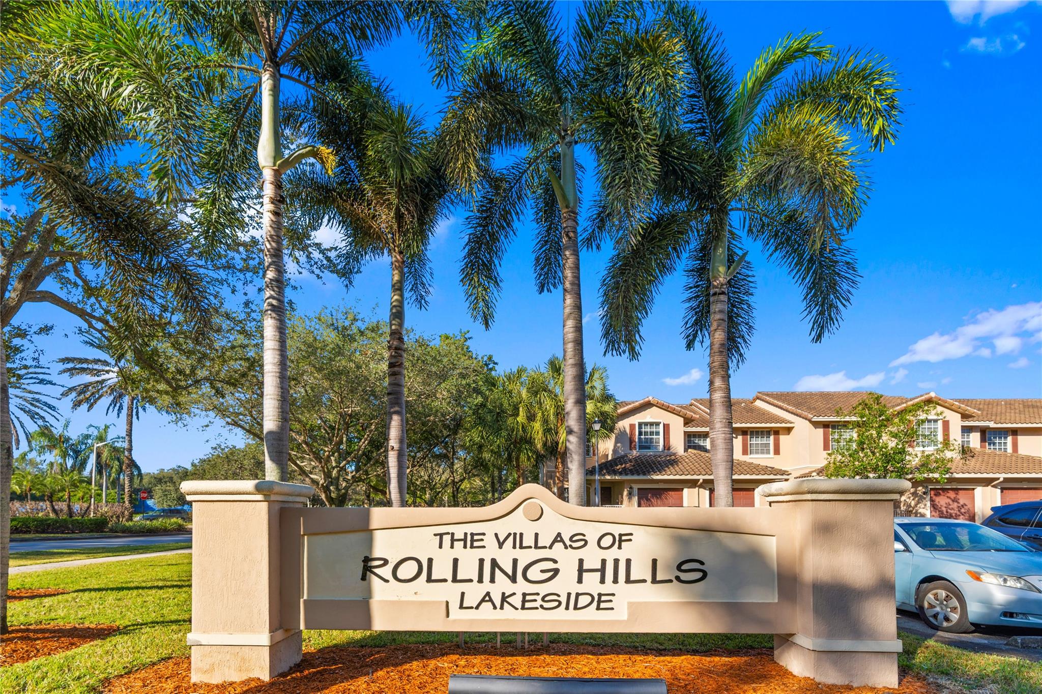 ROLLING HILLS GOLF & TENN - Residential