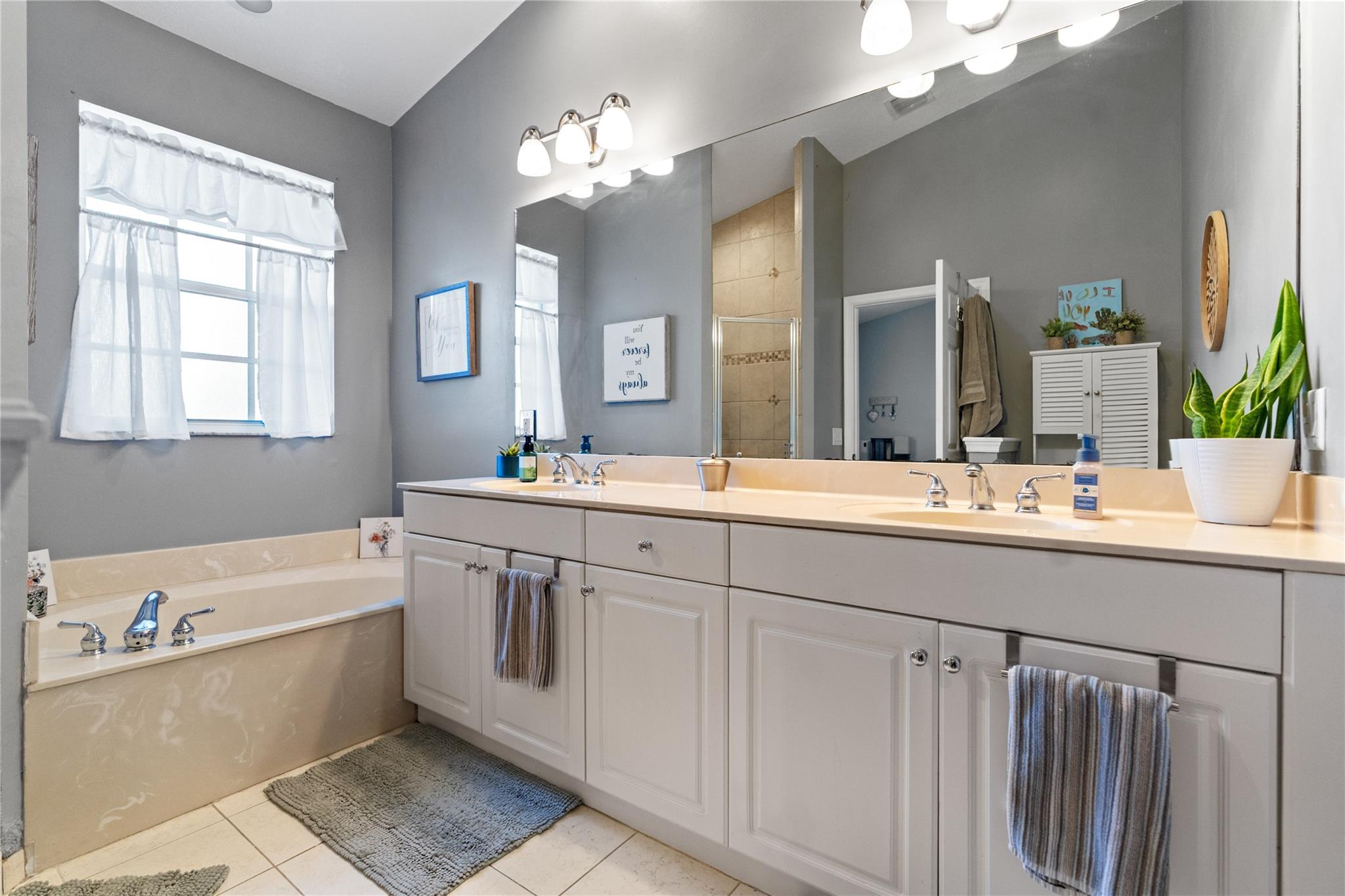 ROLLING HILLS GOLF & TENN - Residential