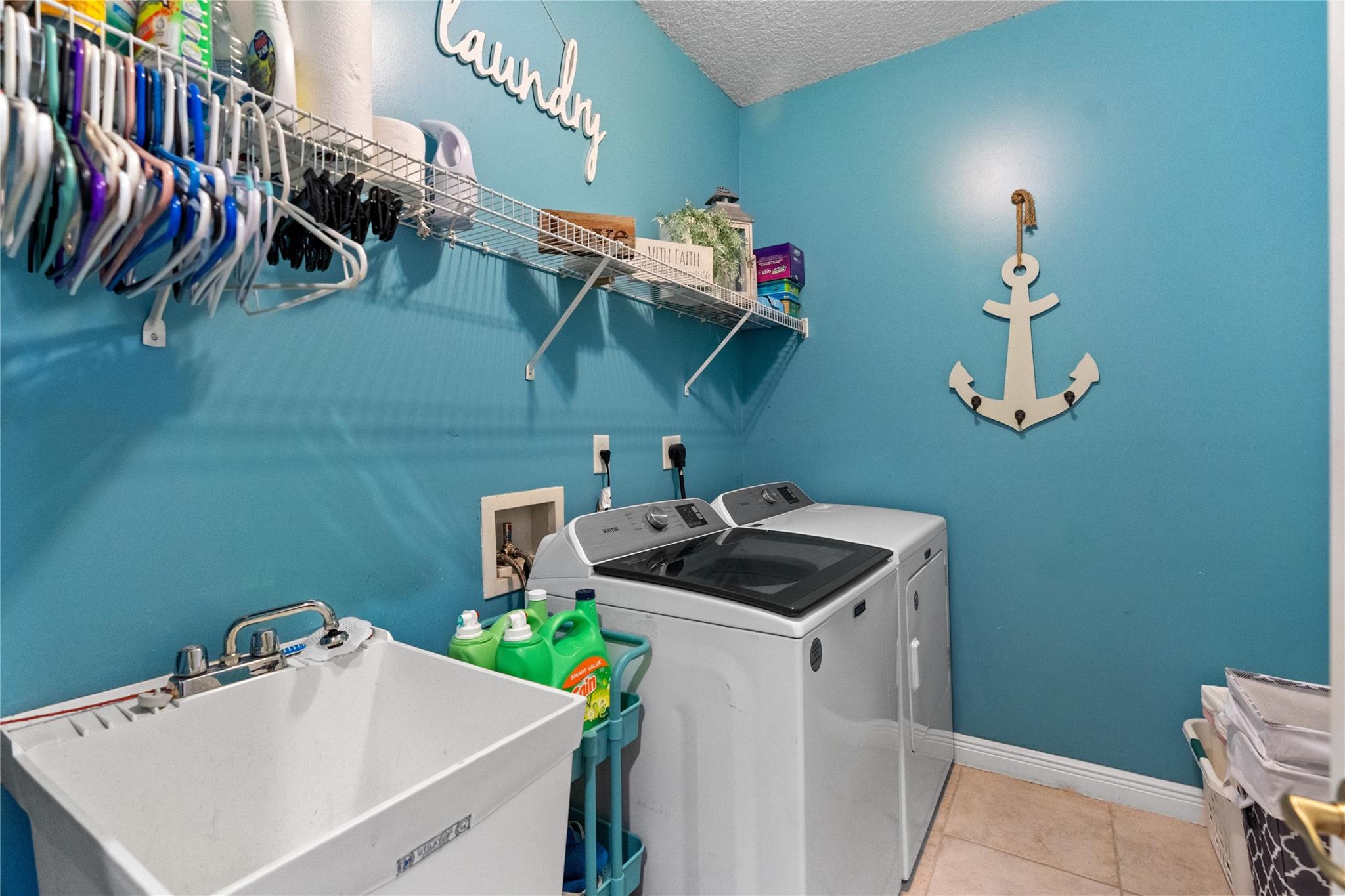 ROLLING HILLS GOLF & TENN - Residential