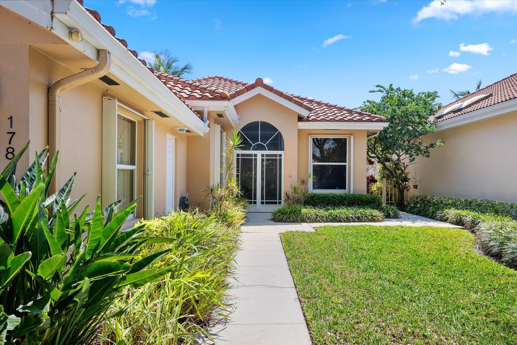 Photo of 178 Hampton Place, Jupiter, FL 33458 (MLS # B26022941)