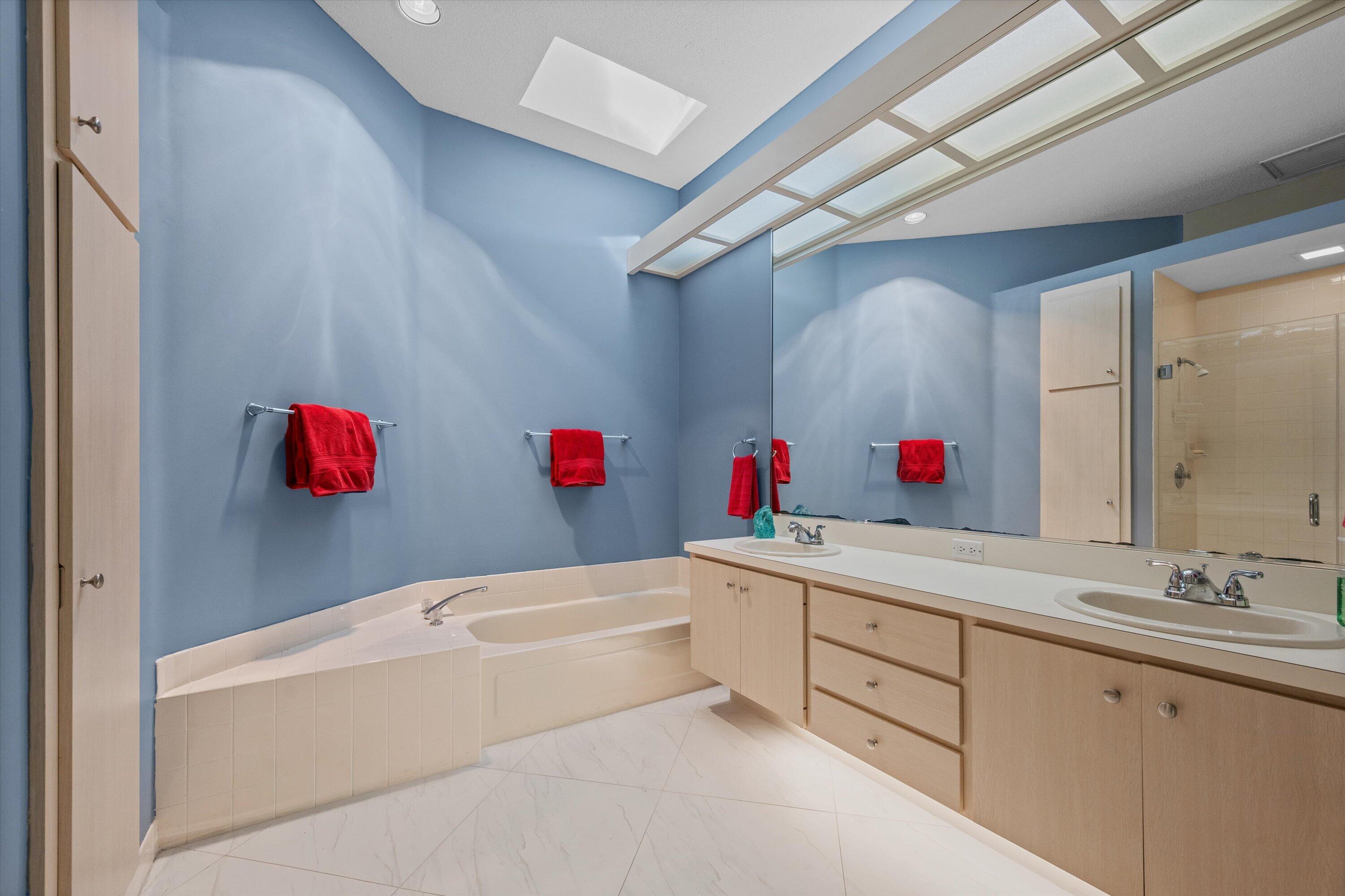 HAMPTONS AT MAPLEWOOD - Residential