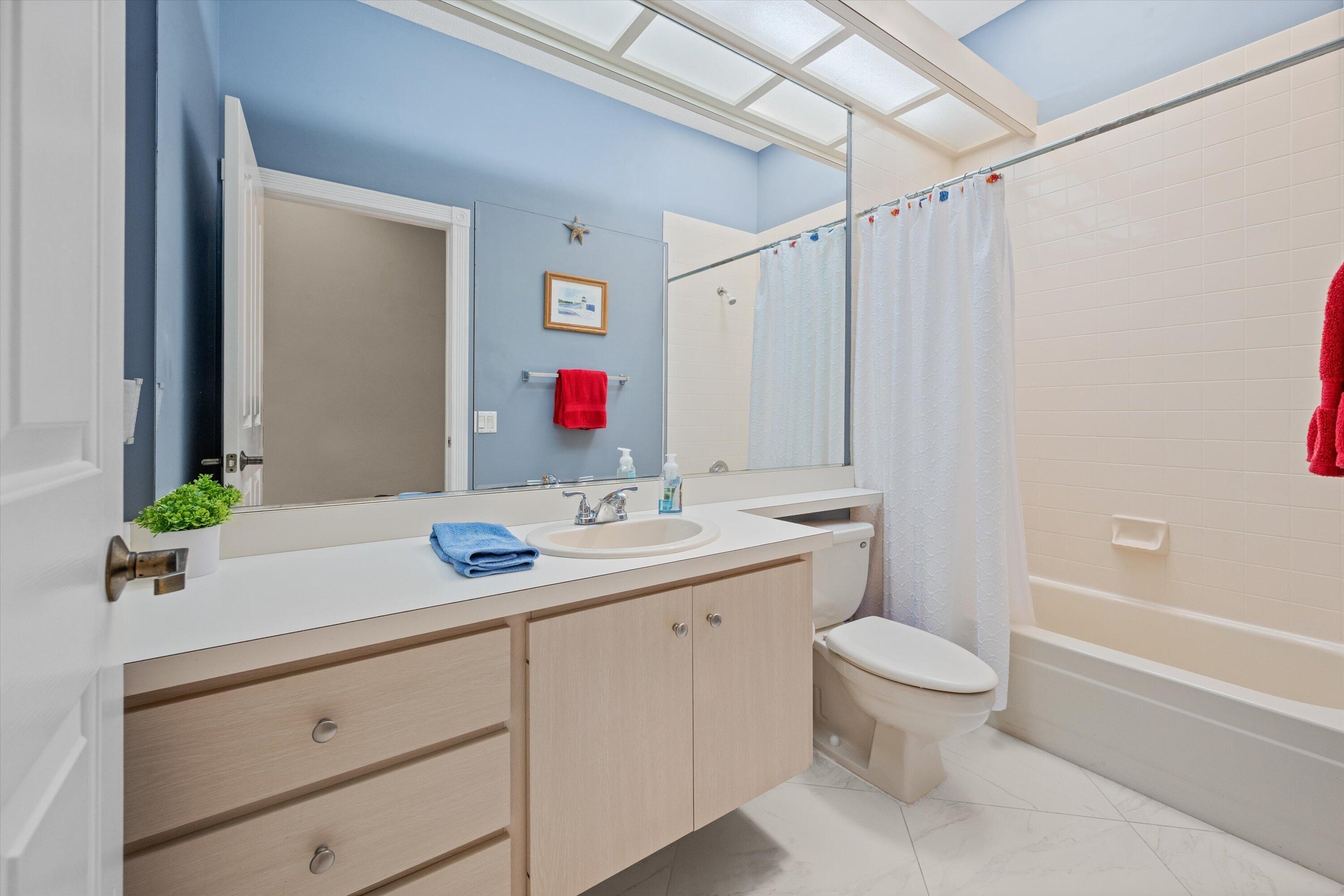 HAMPTONS AT MAPLEWOOD - Residential