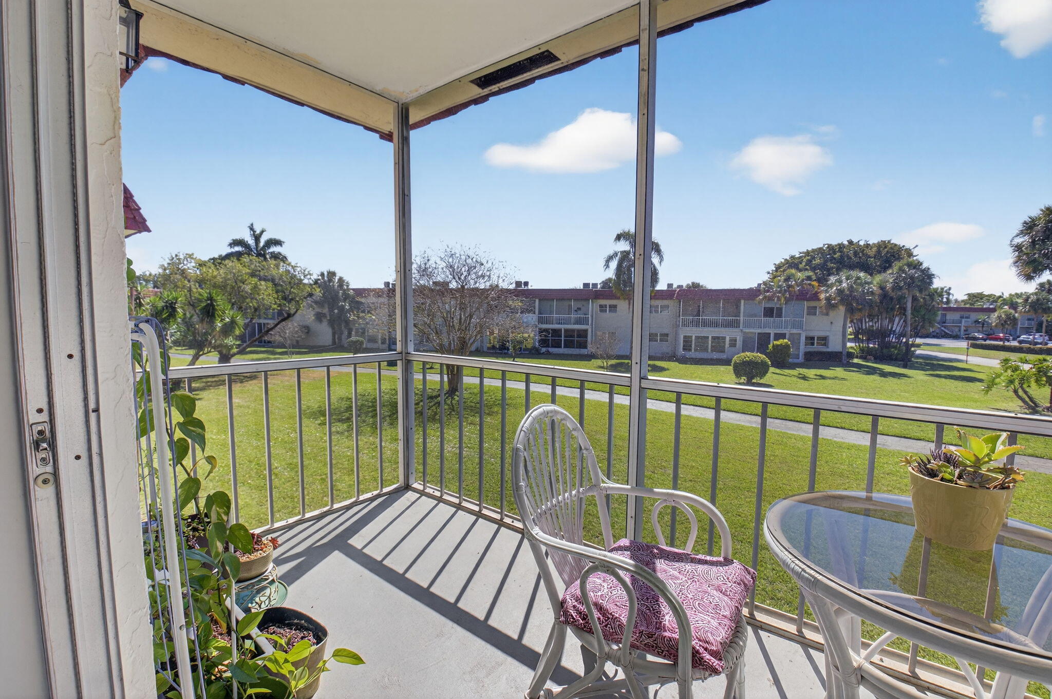 VILLAGES OF ORIOLE ABBEY CONDO - Residential