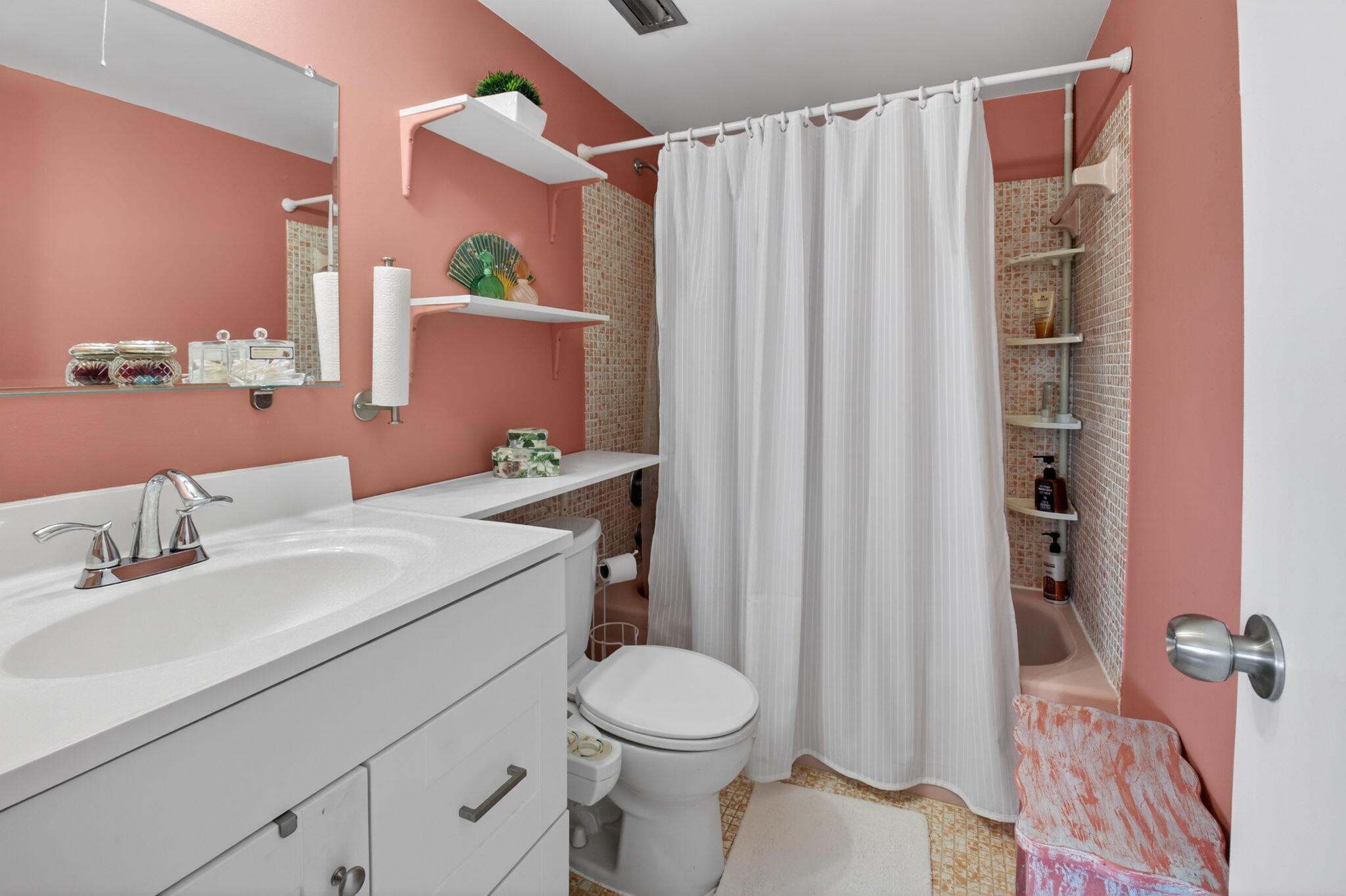 VILLAGES OF ORIOLE ABBEY CONDO - Residential