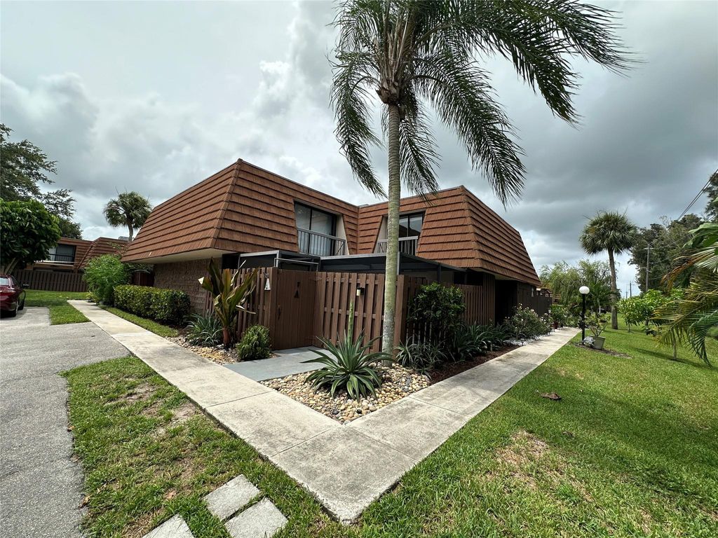 Photo of 825 Center St #5A, Jupiter, FL 33458 (MLS # F10452223)