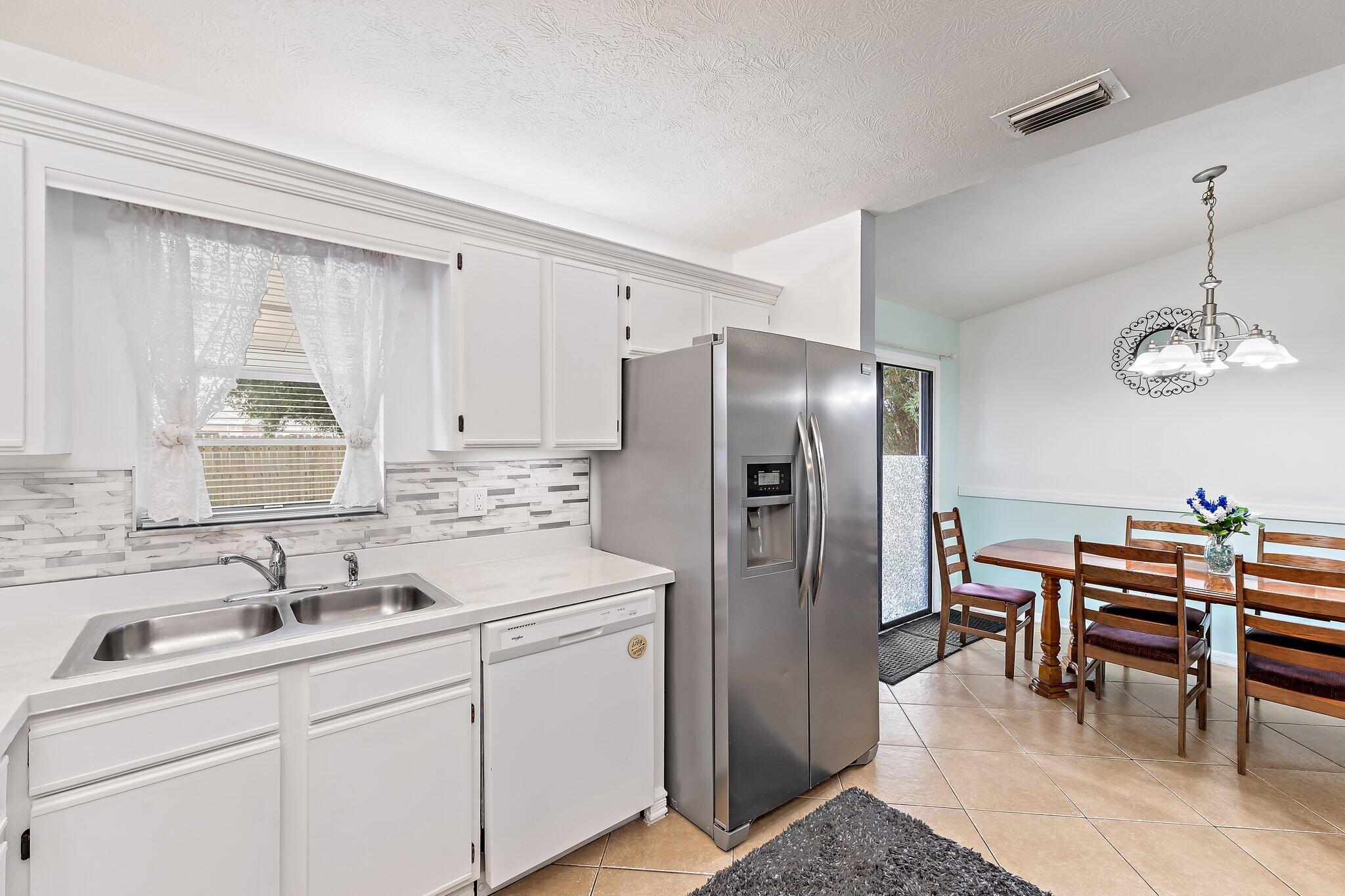 1026 SW Bianca Avenue, Port St Lucie, FL, 34953/$345,000 4 1026 SW Bianca Avenue