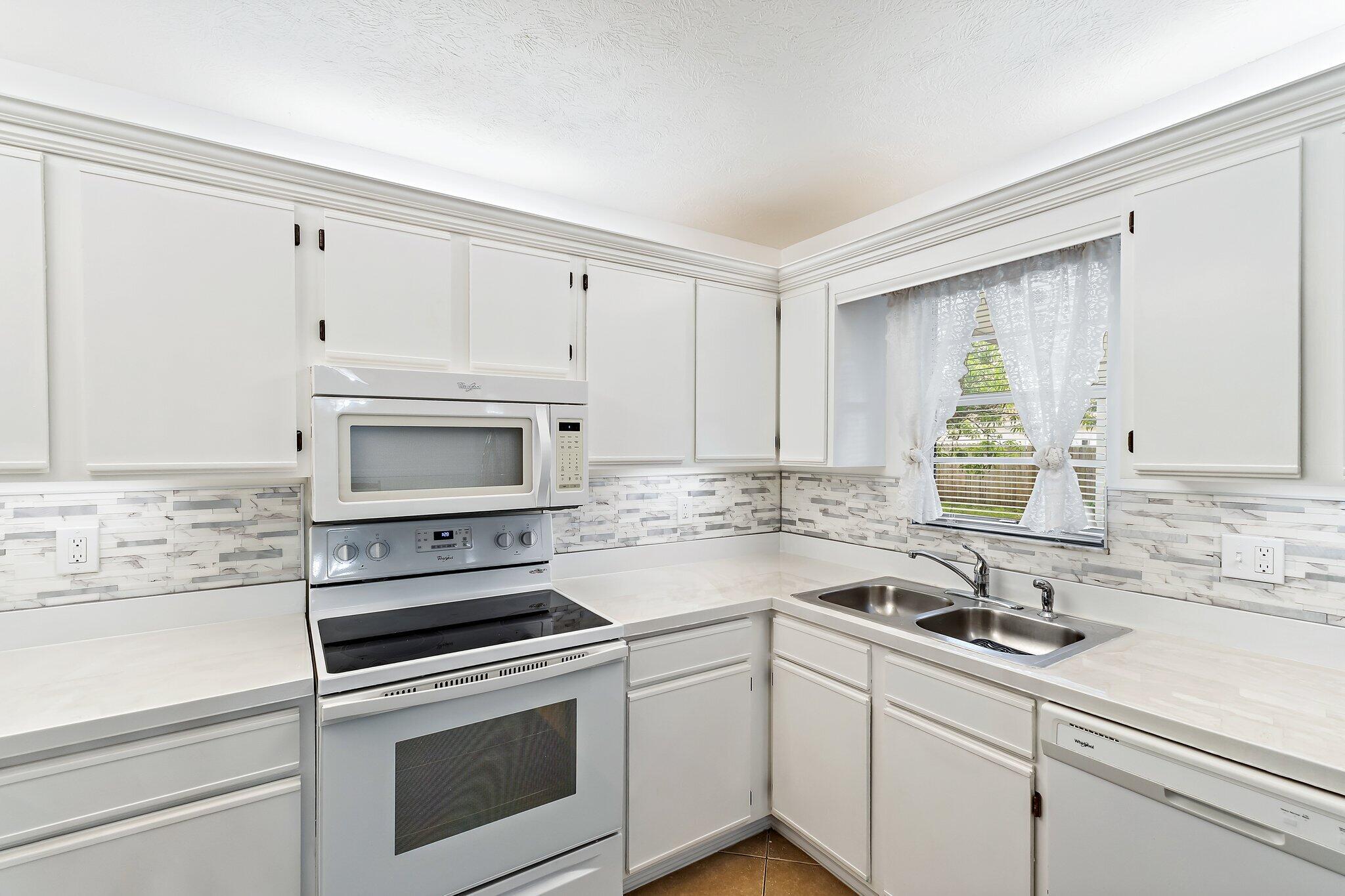 1026 SW Bianca Avenue, Port St Lucie, FL, 34953/$345,000 3 1026 SW Bianca Avenue
