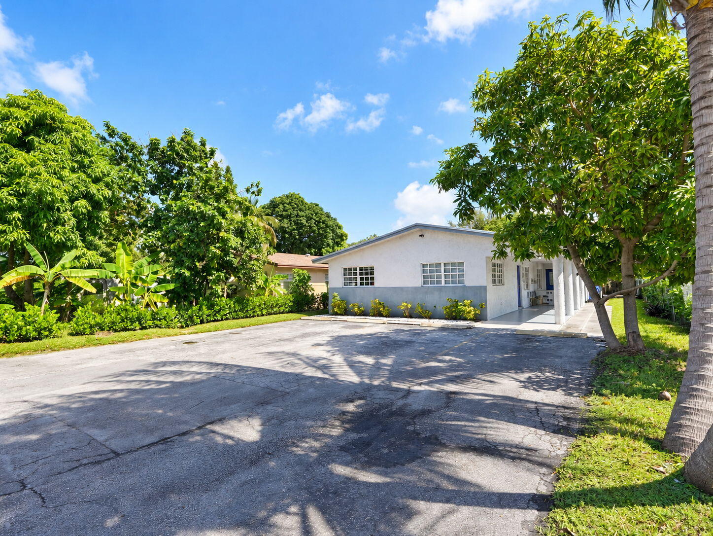 904 NE 10TH Avenue